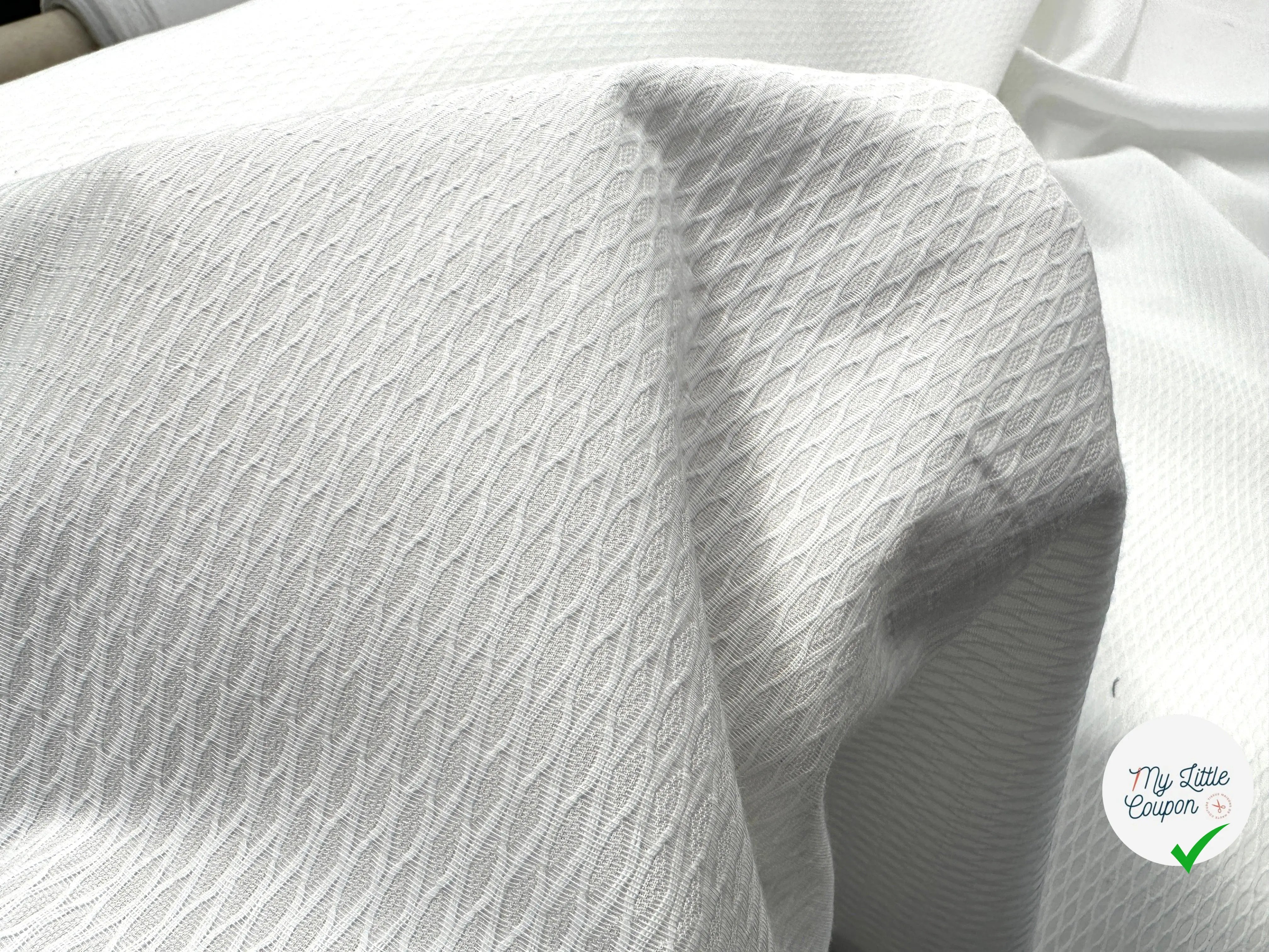 PIQUÉ DE COTON LOSANGES SUISSE BLANC OPTIQUE ST GALLEN - My Little Coupon - tissu - coudre