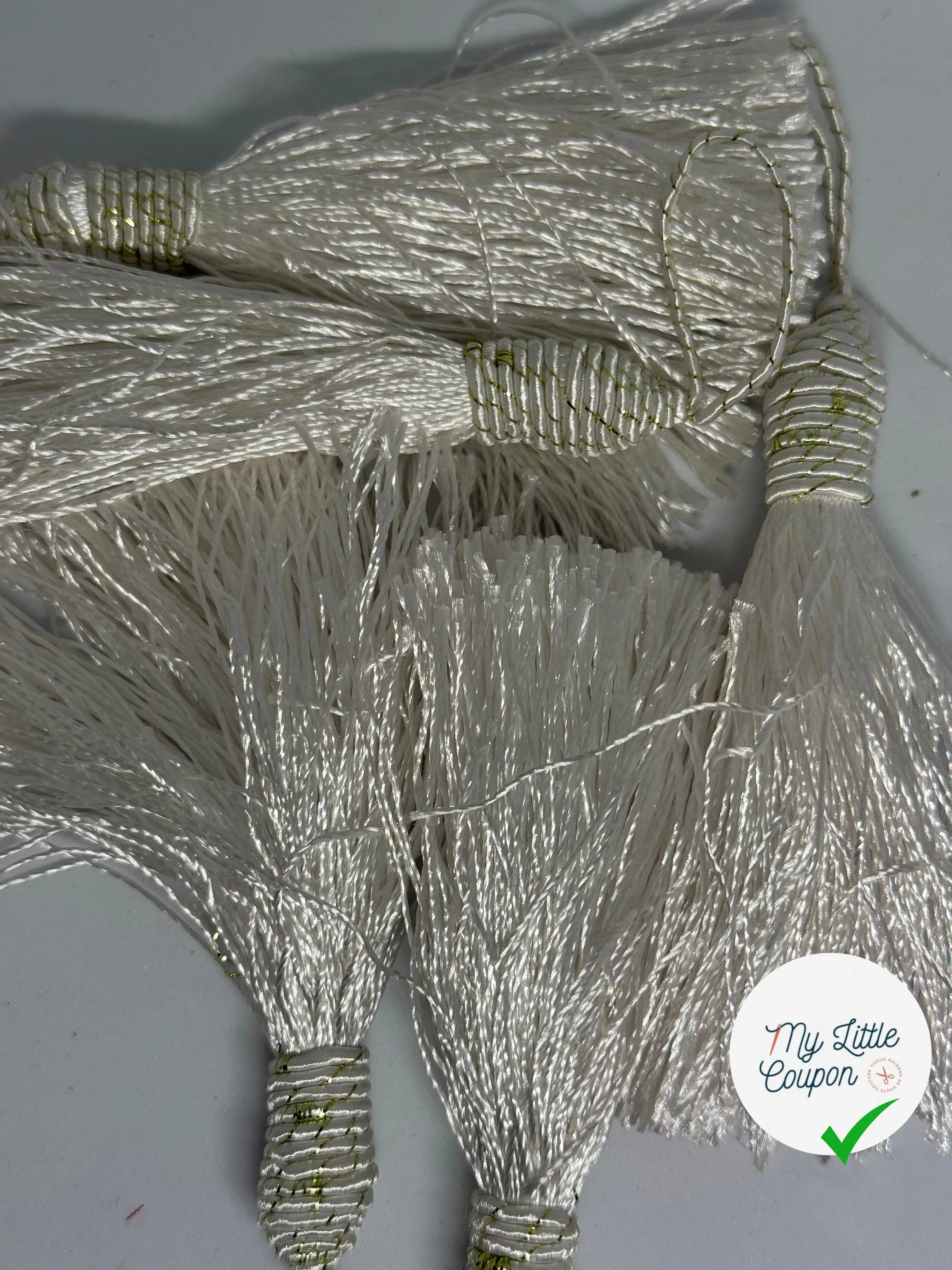 POMPON BLANC AVEC FIL DORÉ - My Little Coupon