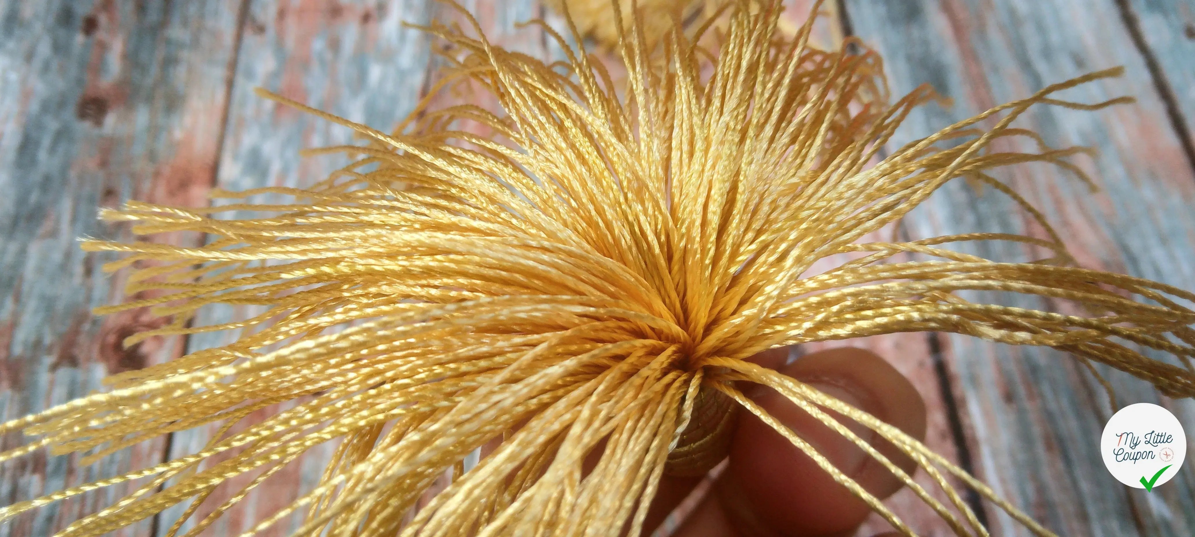 POMPON OR 10CM (lot de 2) - My Little Coupon