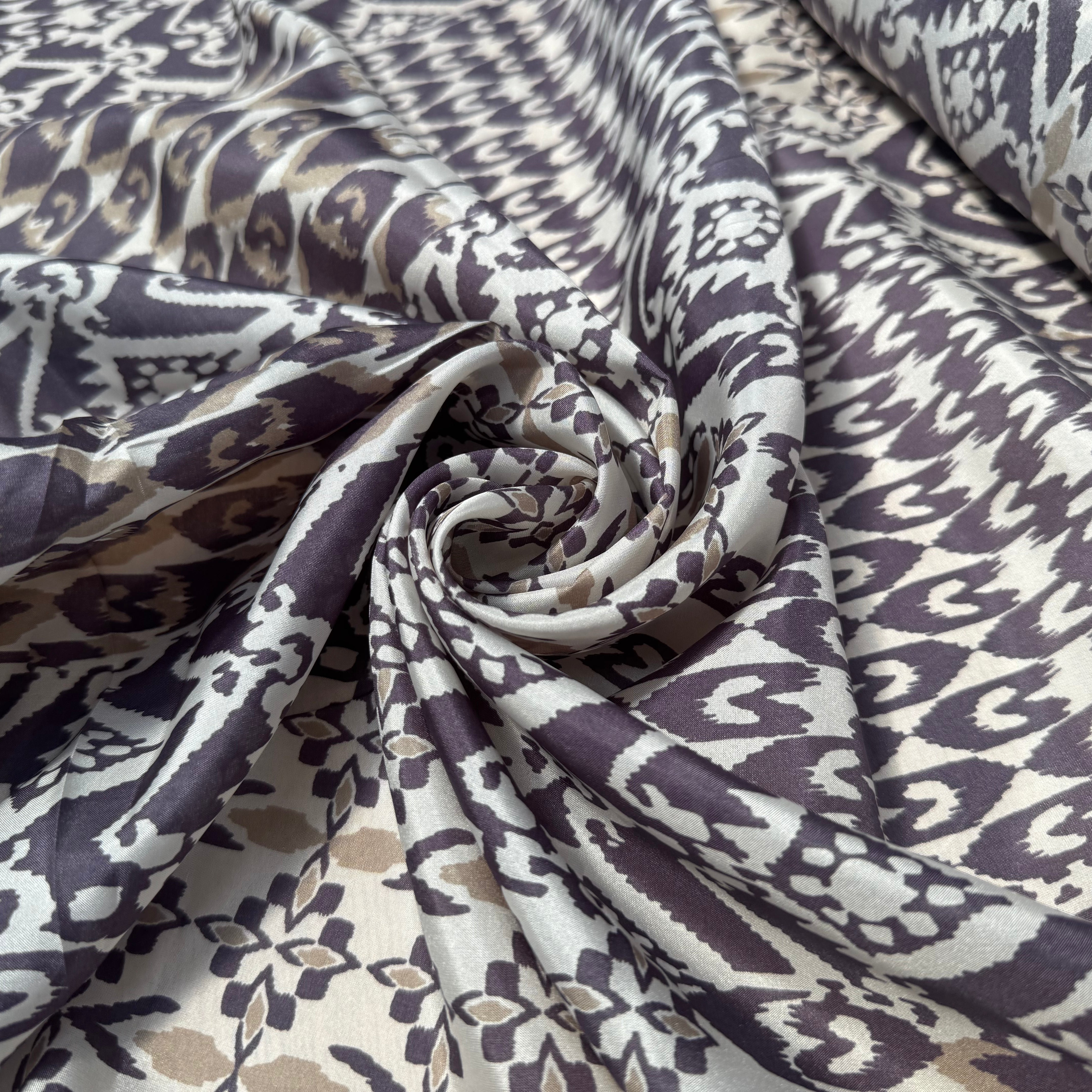 PONGÉ DE SOIE FOND BLANC MOTIFS ABSTRAIT VIOLET - My Little Coupon