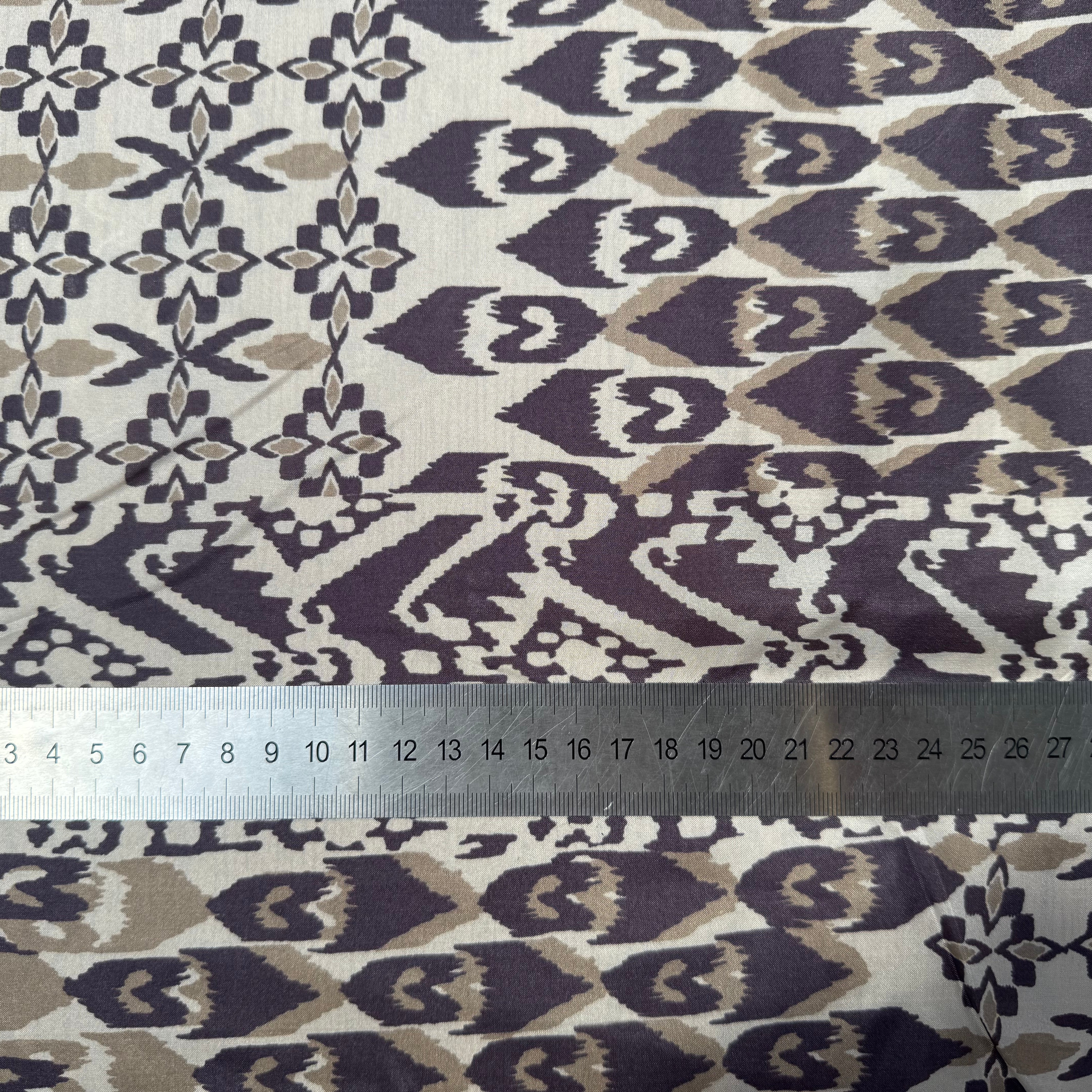 PONGÉ DE SOIE FOND BLANC MOTIFS ABSTRAIT VIOLET - My Little Coupon