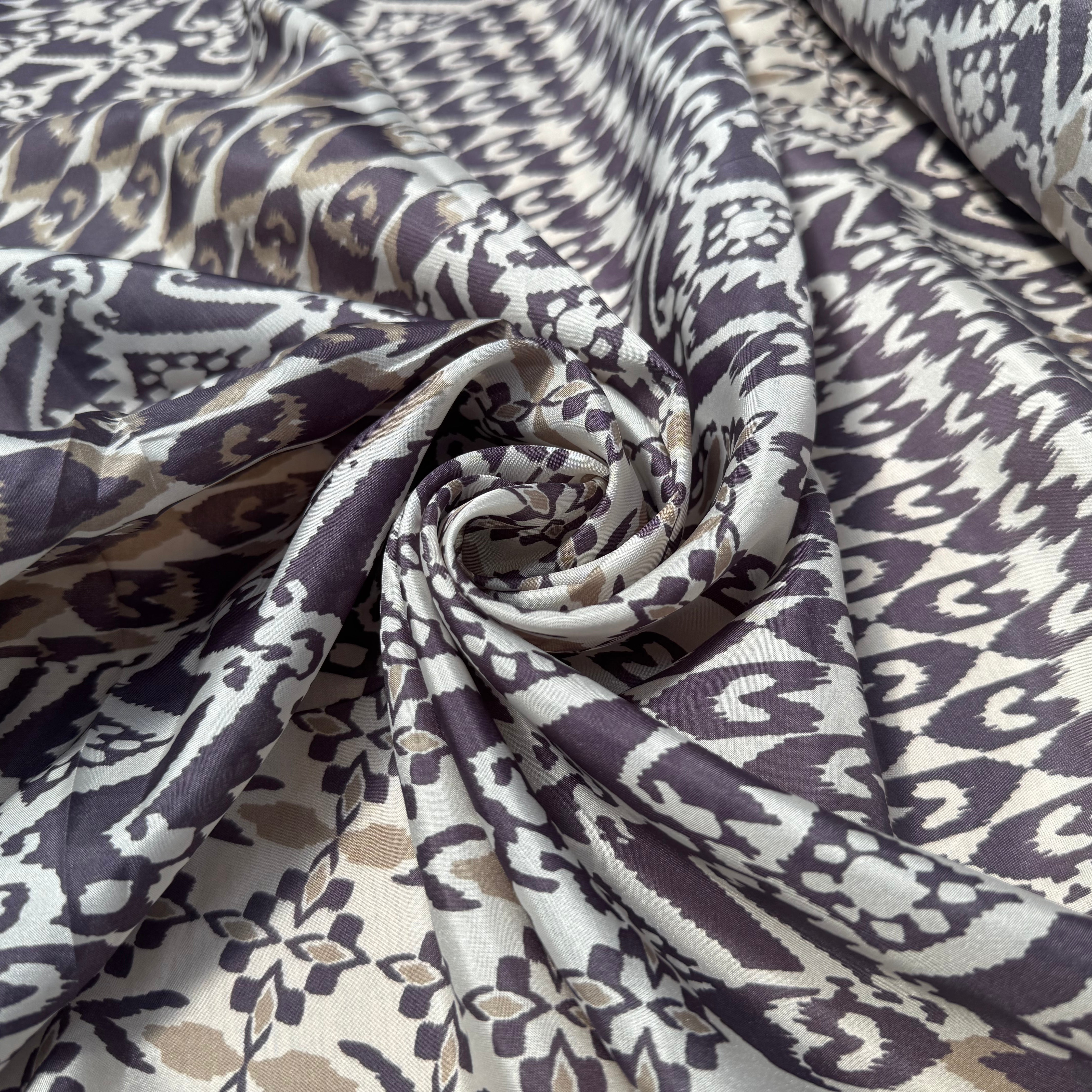 PONGÉ DE SOIE FOND BLANC MOTIFS ABSTRAIT VIOLET - My Little Coupon