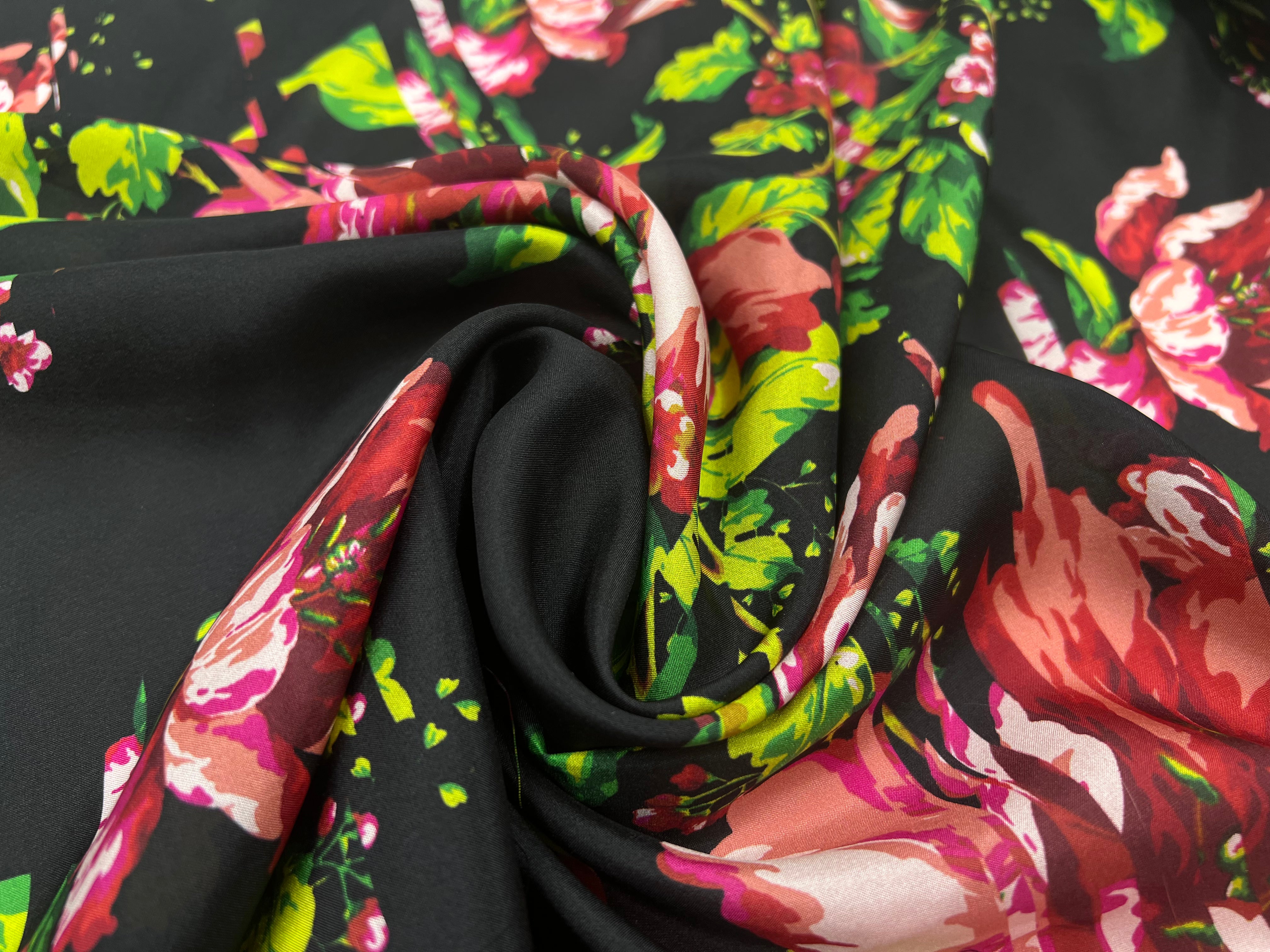 PONGE DE SOIE IMPRIMÉE FLORAVITA FOND NOIR MSO