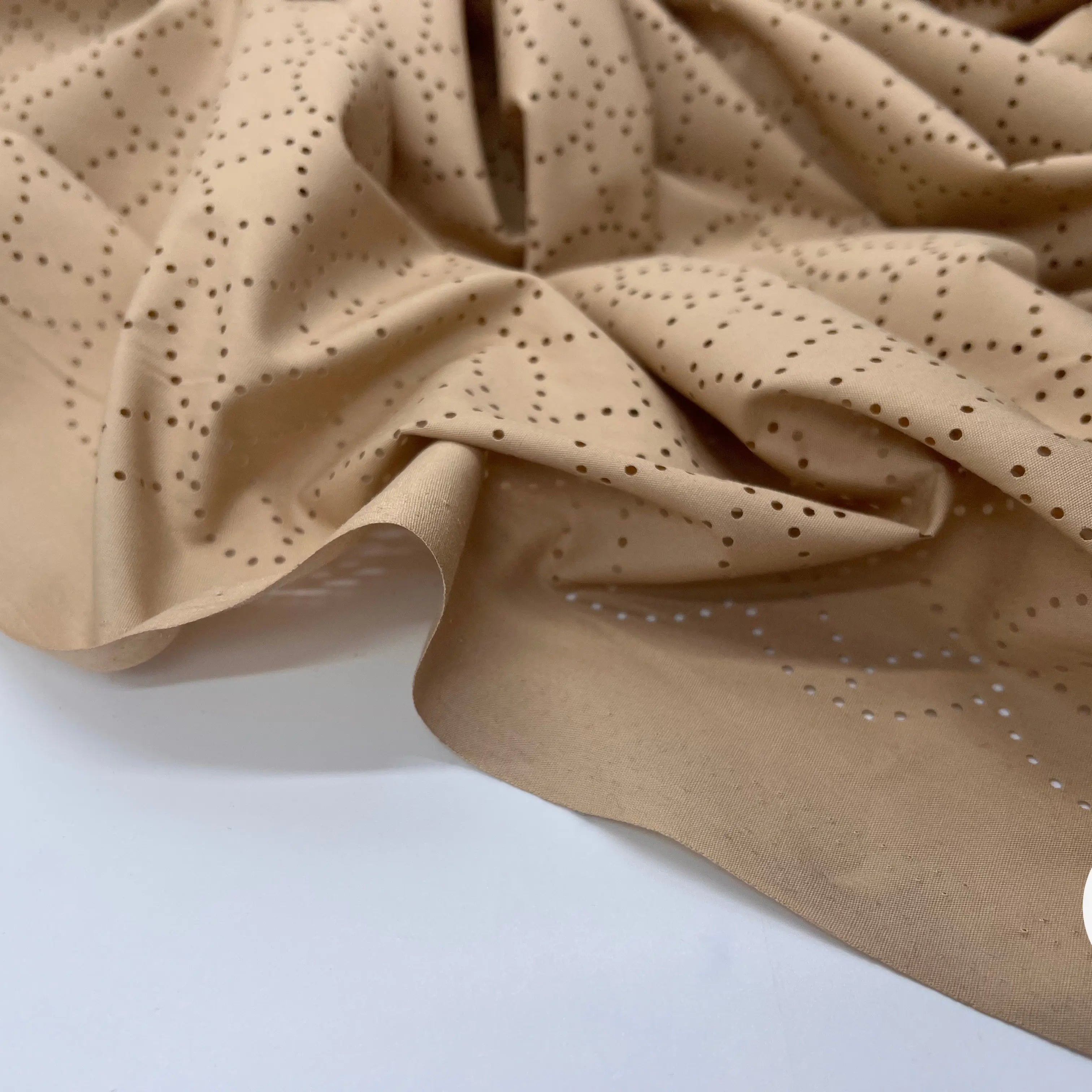 POPELINE BRODÉE DE ROSACE FOND SABLE - My Little Coupon - tissu - coudre