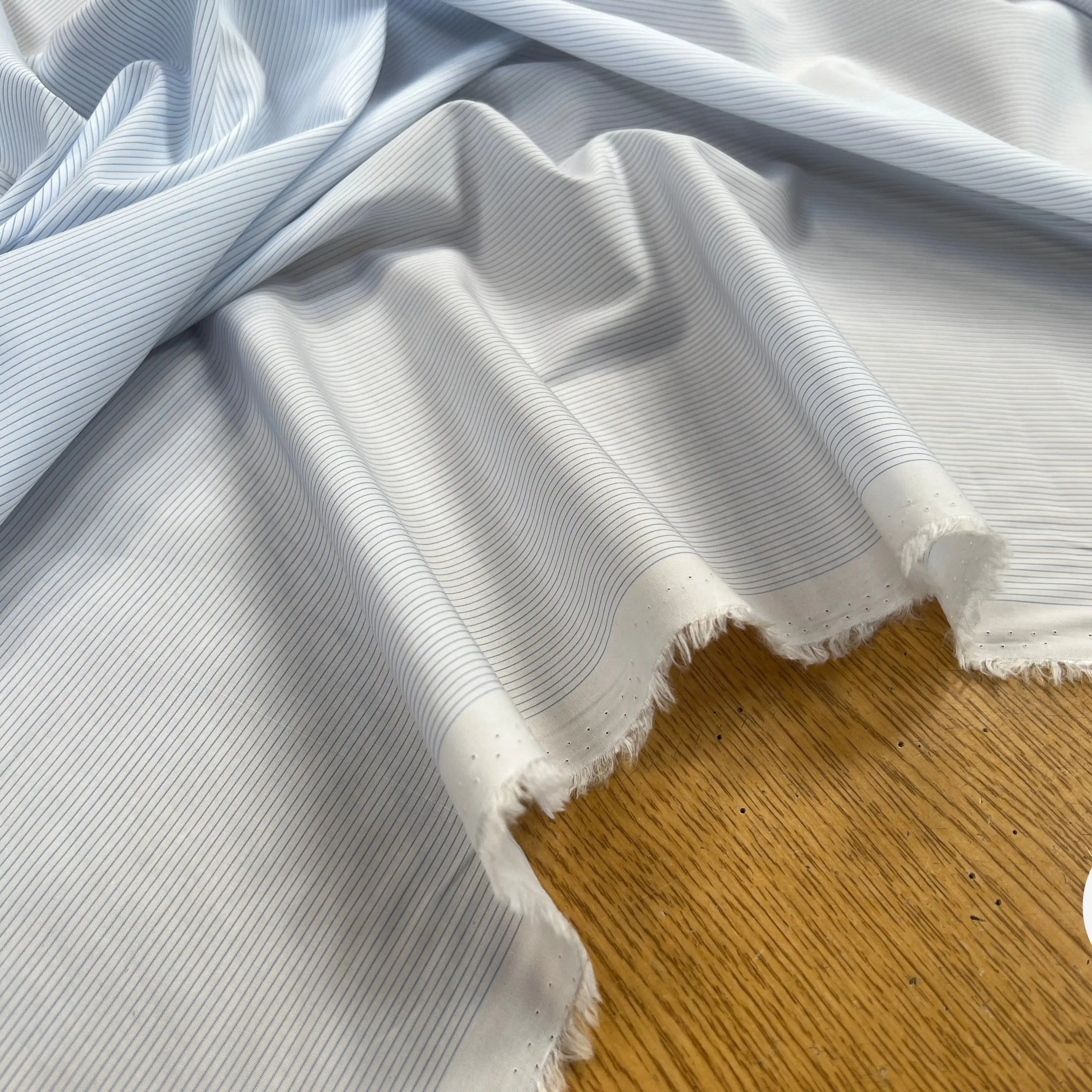 POPELINE COTON BLANCHE FINES RAYURES BLEUX - My Little Coupon