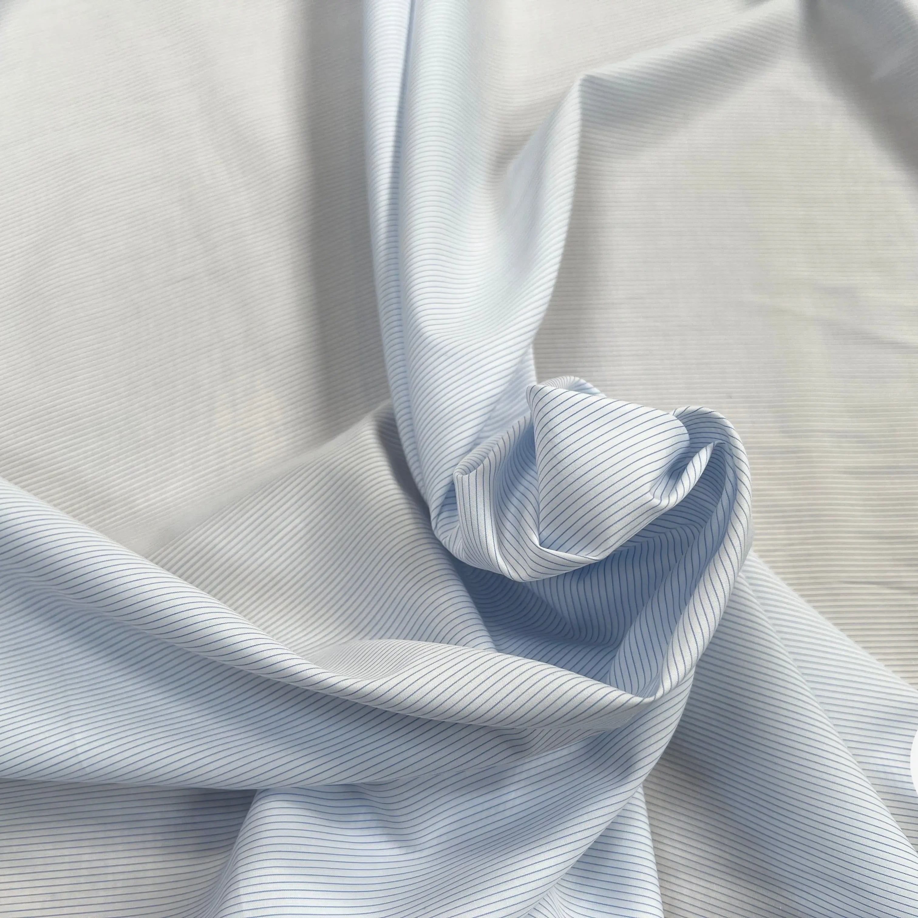 POPELINE COTON BLANCHE FINES RAYURES BLEUX - My Little Coupon