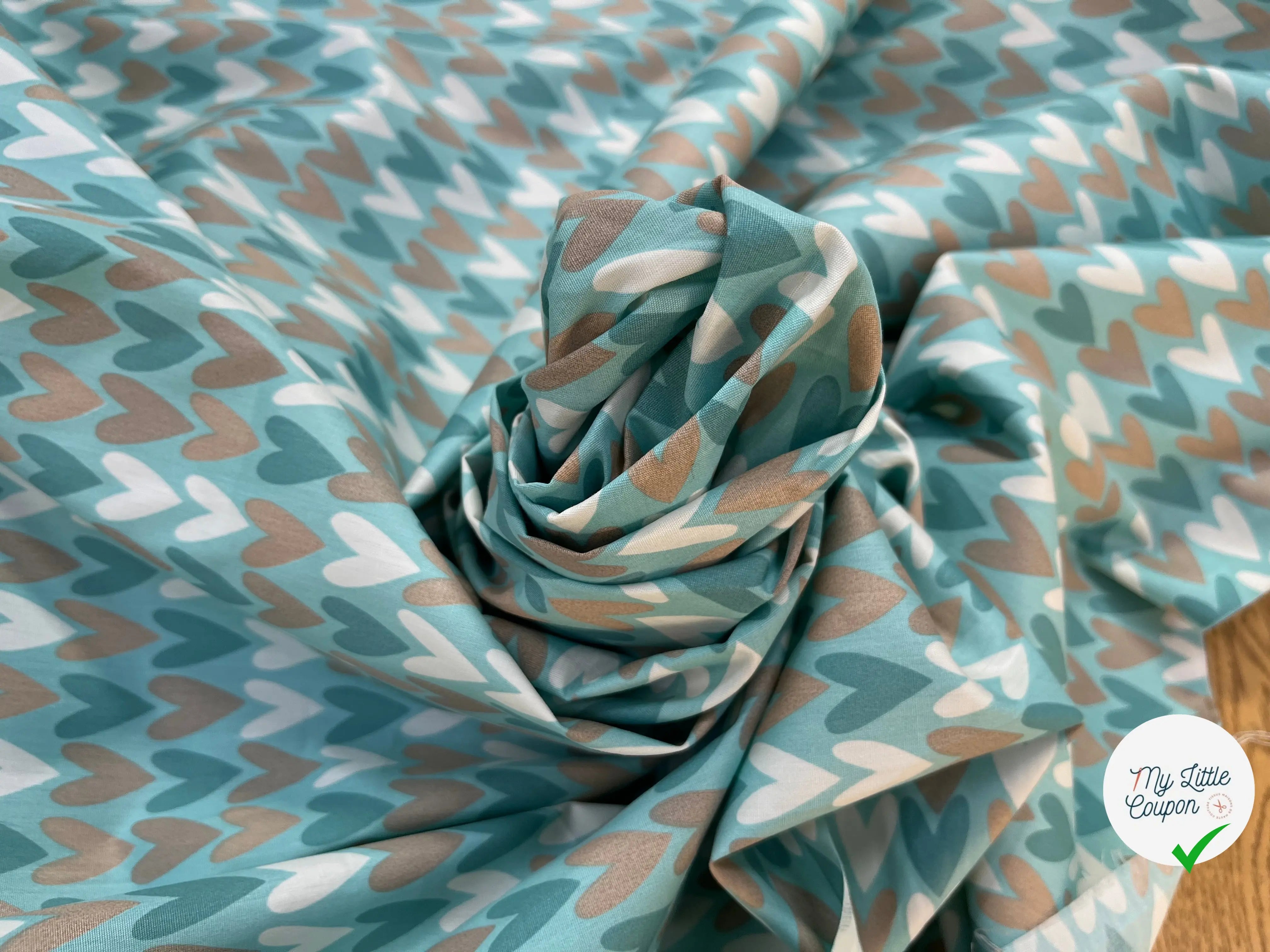 POPELINE DE COTON 120 FILS MOTIF COEUR FOND BLEU - My Little Coupon
