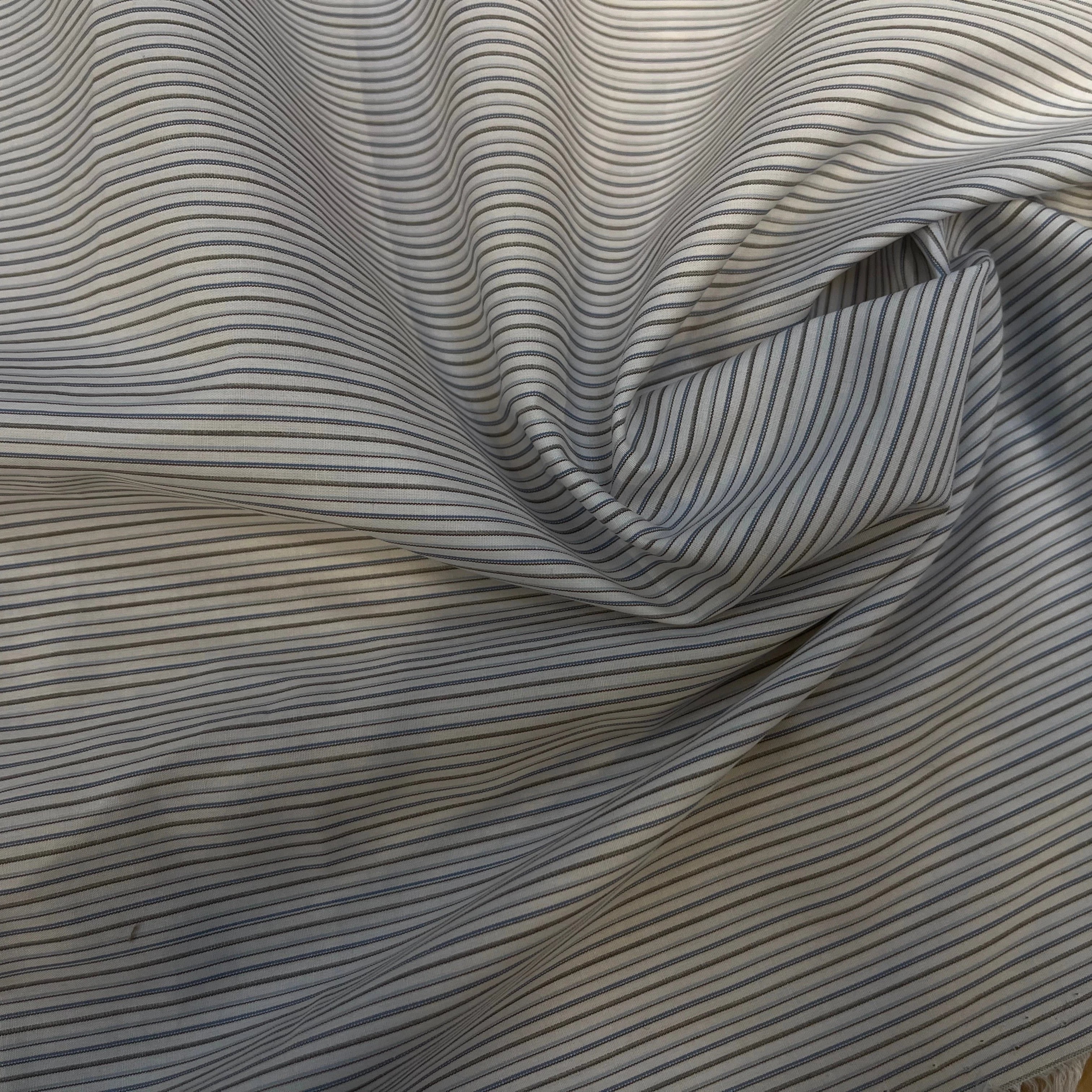 POPELINE DE COTON À RAYURES BLEUES ET GRISES PARALLÈLE À LA LISIÈRE - My Little Coupon