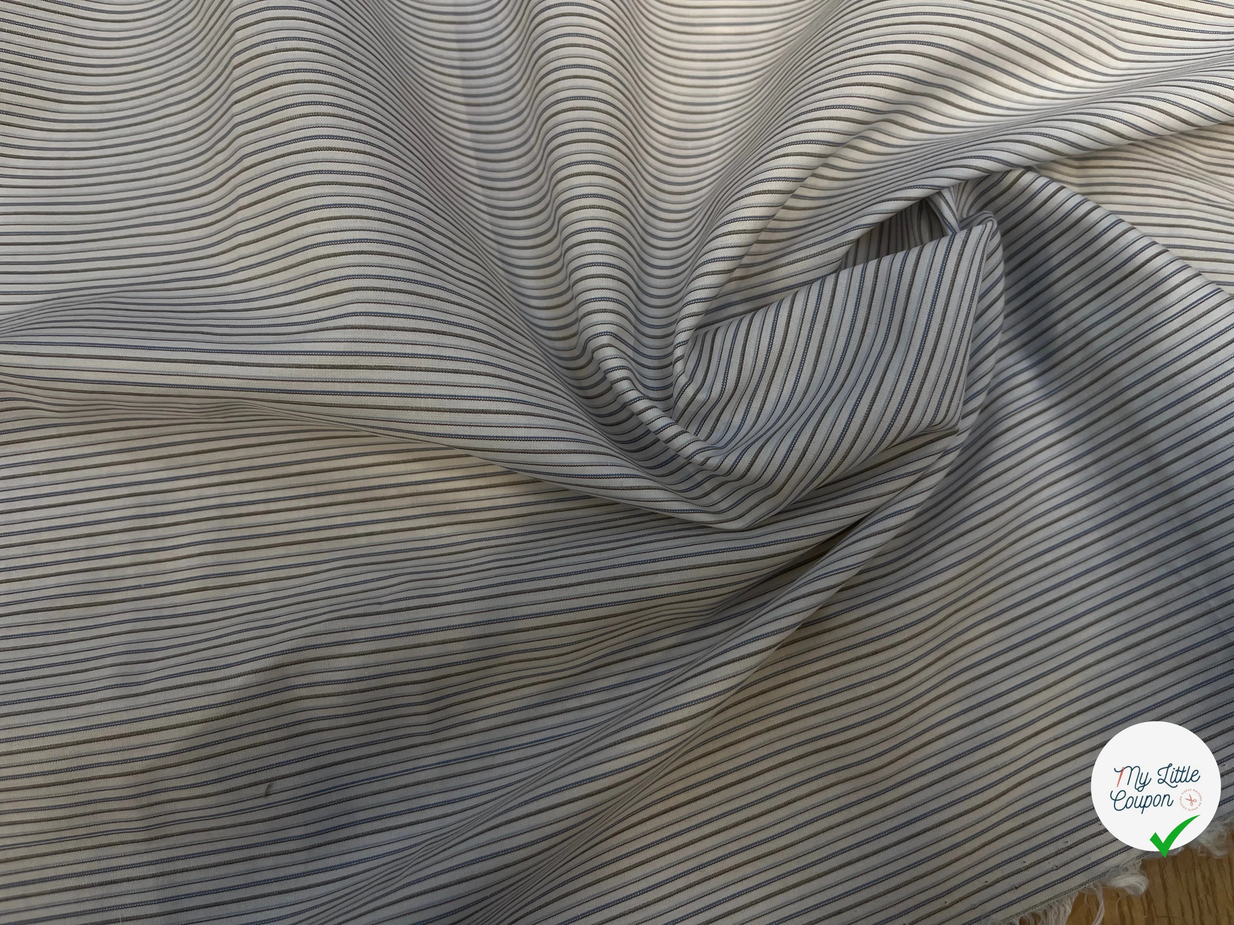 POPELINE DE COTON À RAYURES BLEUES ET GRISES PARALLÈLE À LA LISIÈRE - My Little Coupon
