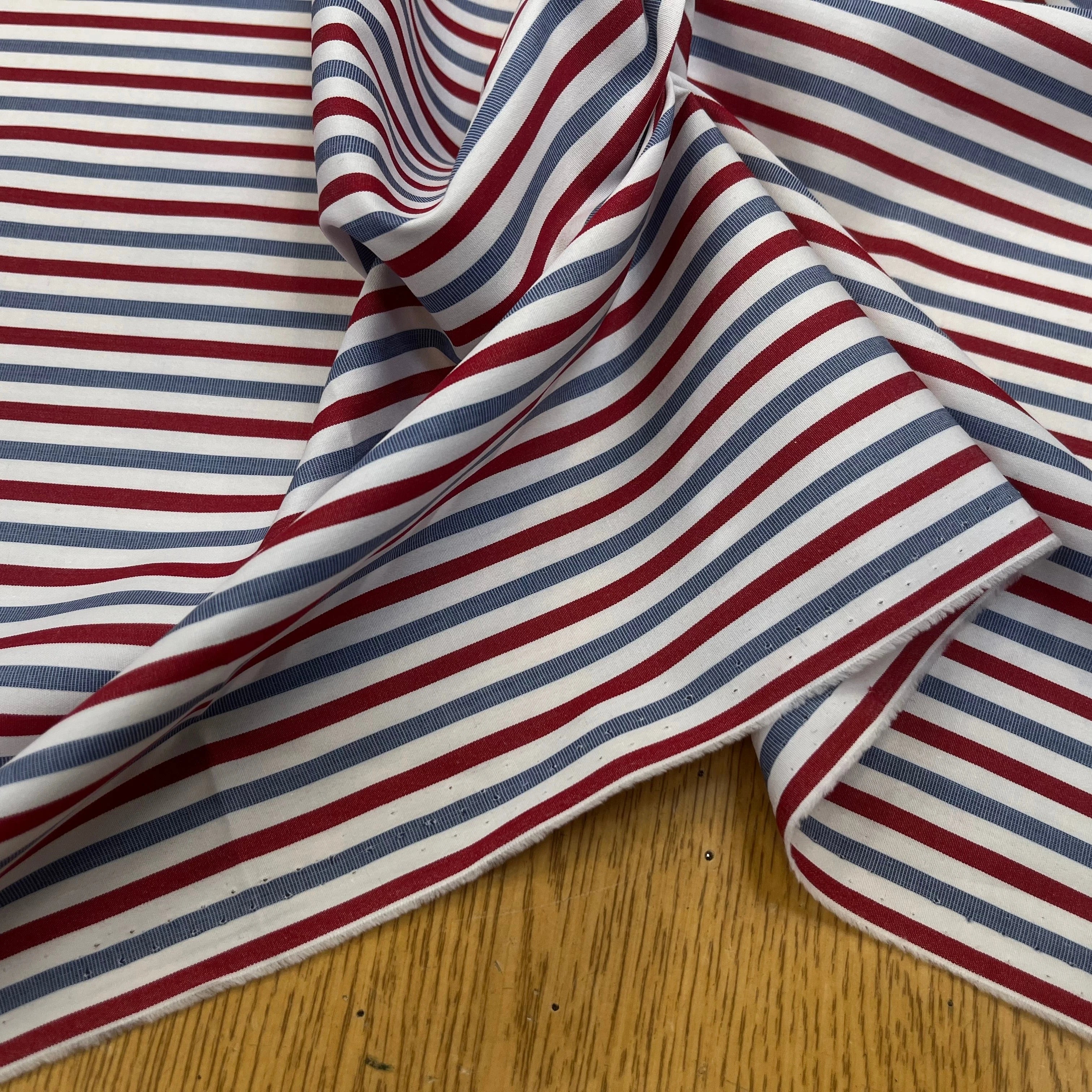 POPELINE DE COTON À RAYURES BLEUES ET ROUGES 153CM - My Little Coupon