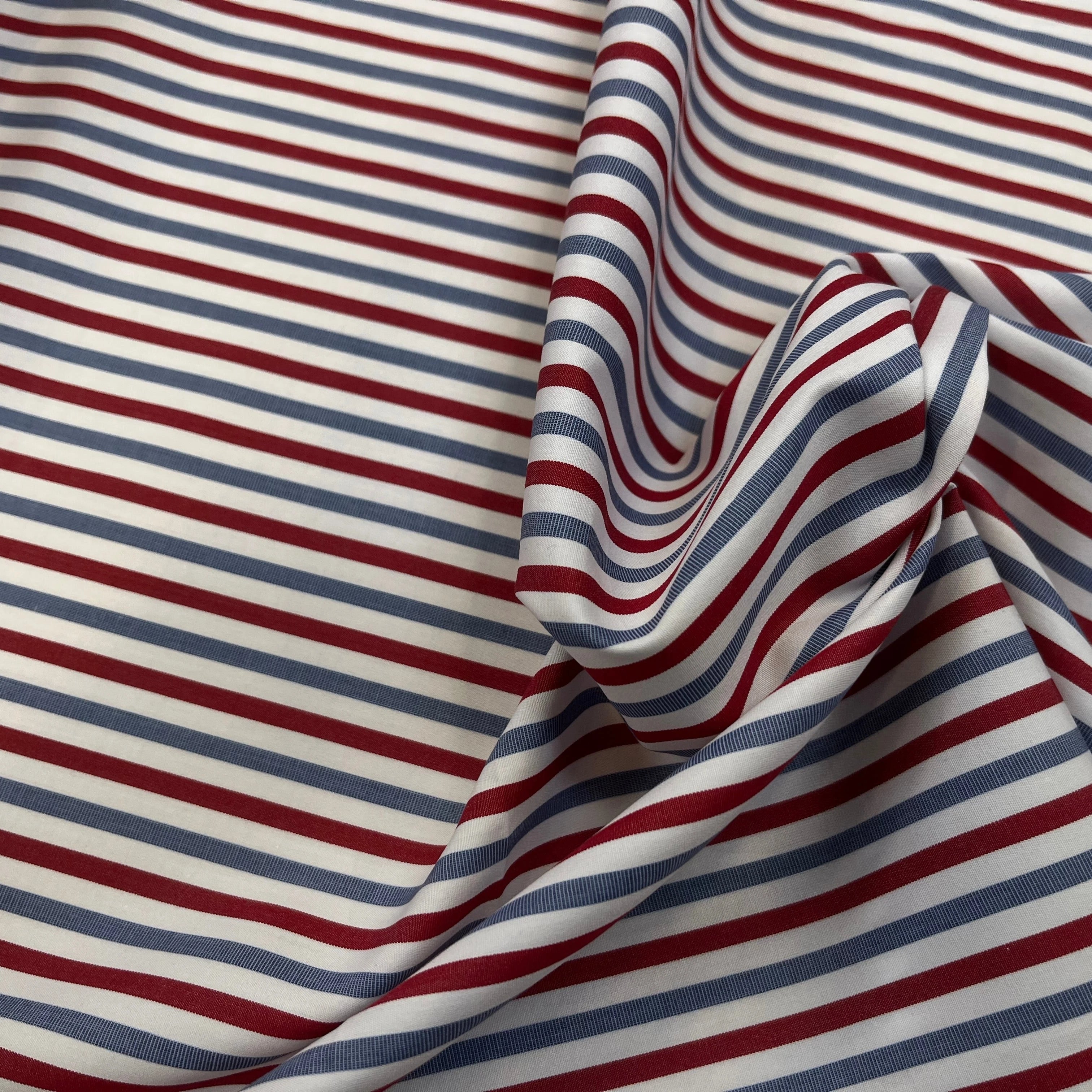 POPELINE DE COTON À RAYURES BLEUES ET ROUGES 153CM - My Little Coupon