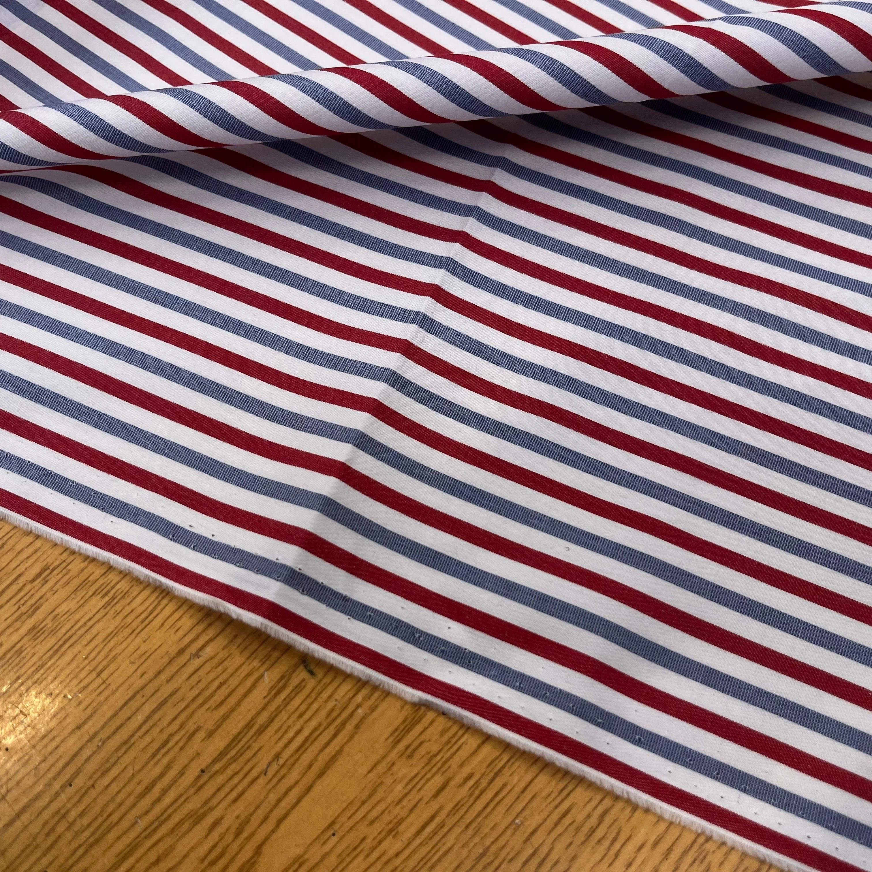 POPELINE DE COTON À RAYURES BLEUES ET ROUGES 153CM - My Little Coupon