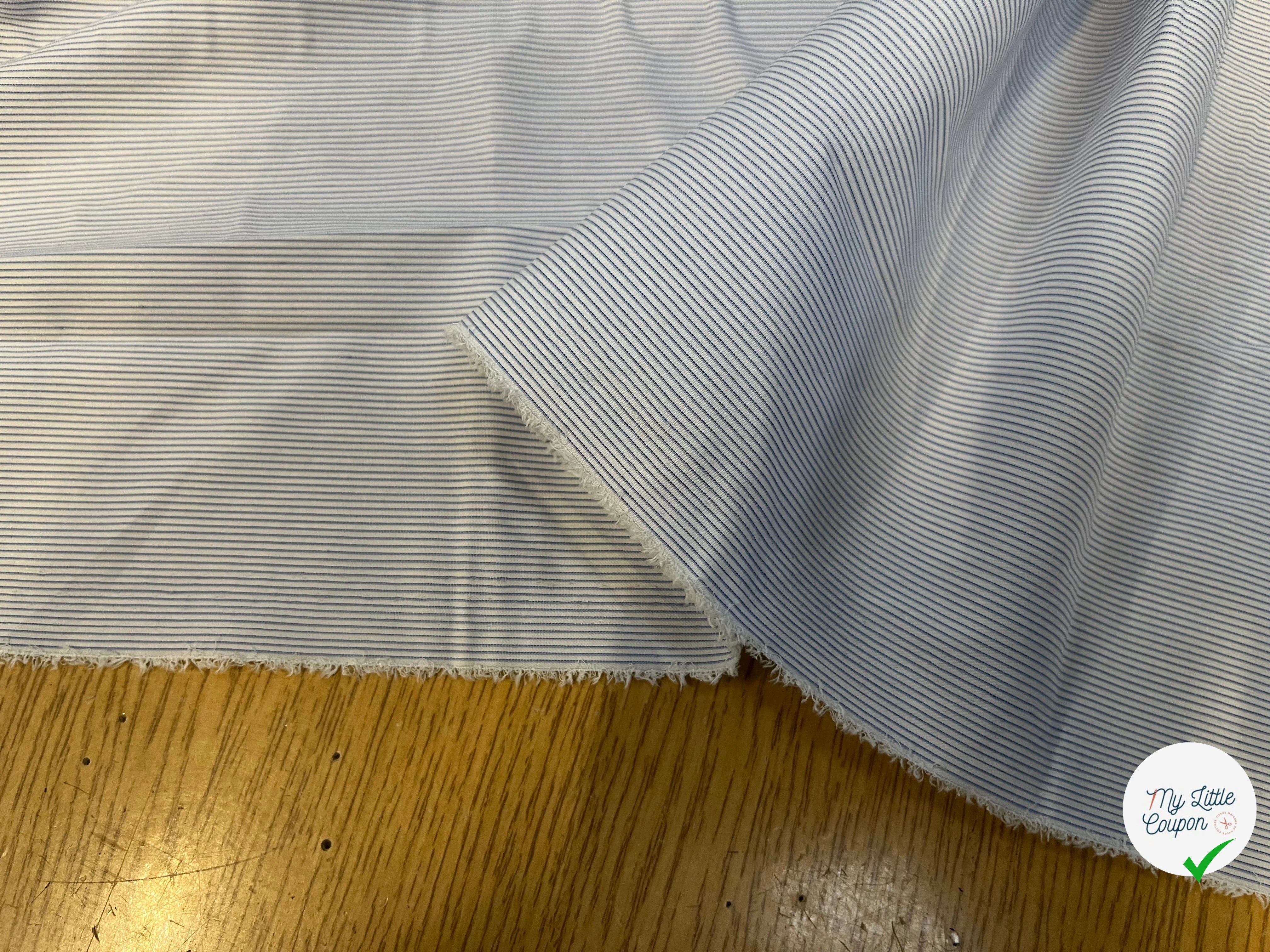 POPELINE DE COTON À RAYURES BLEUES PARALLÈLES À LA LISIÈRE - My Little Coupon