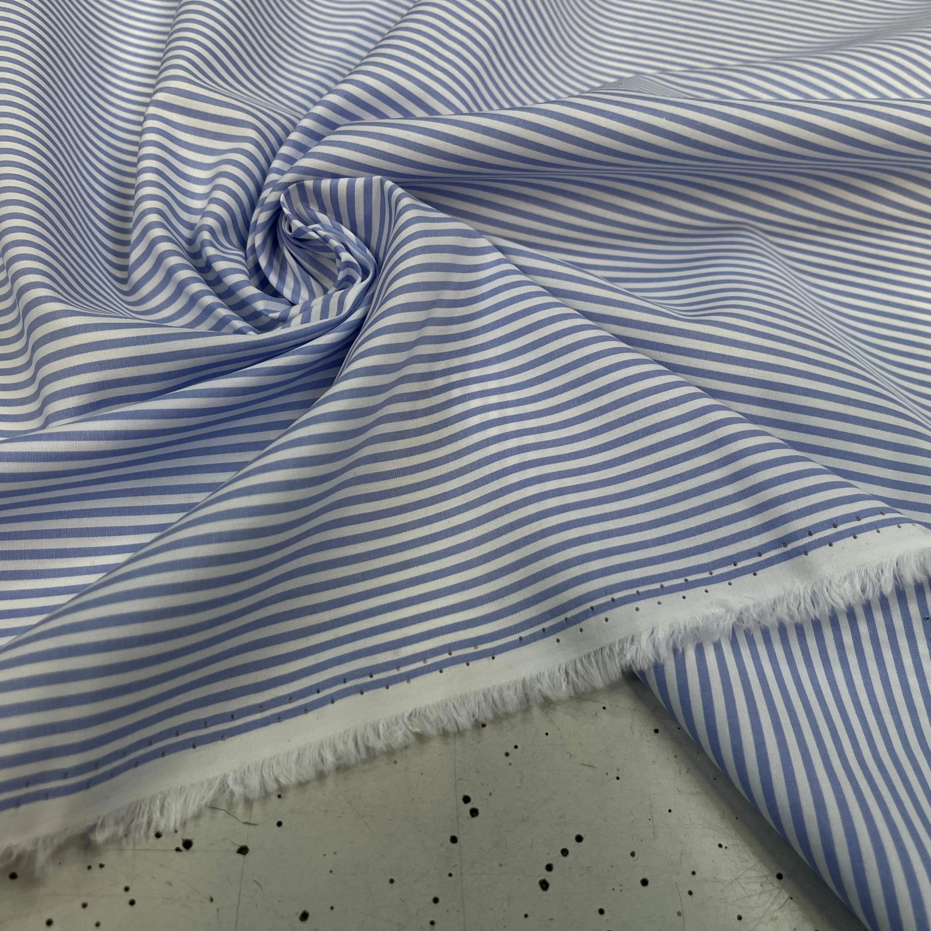 POPELINE DE COTON À RAYURES HORIZONTALES BLEU CLAIRE ET BLANC - My Little Coupon