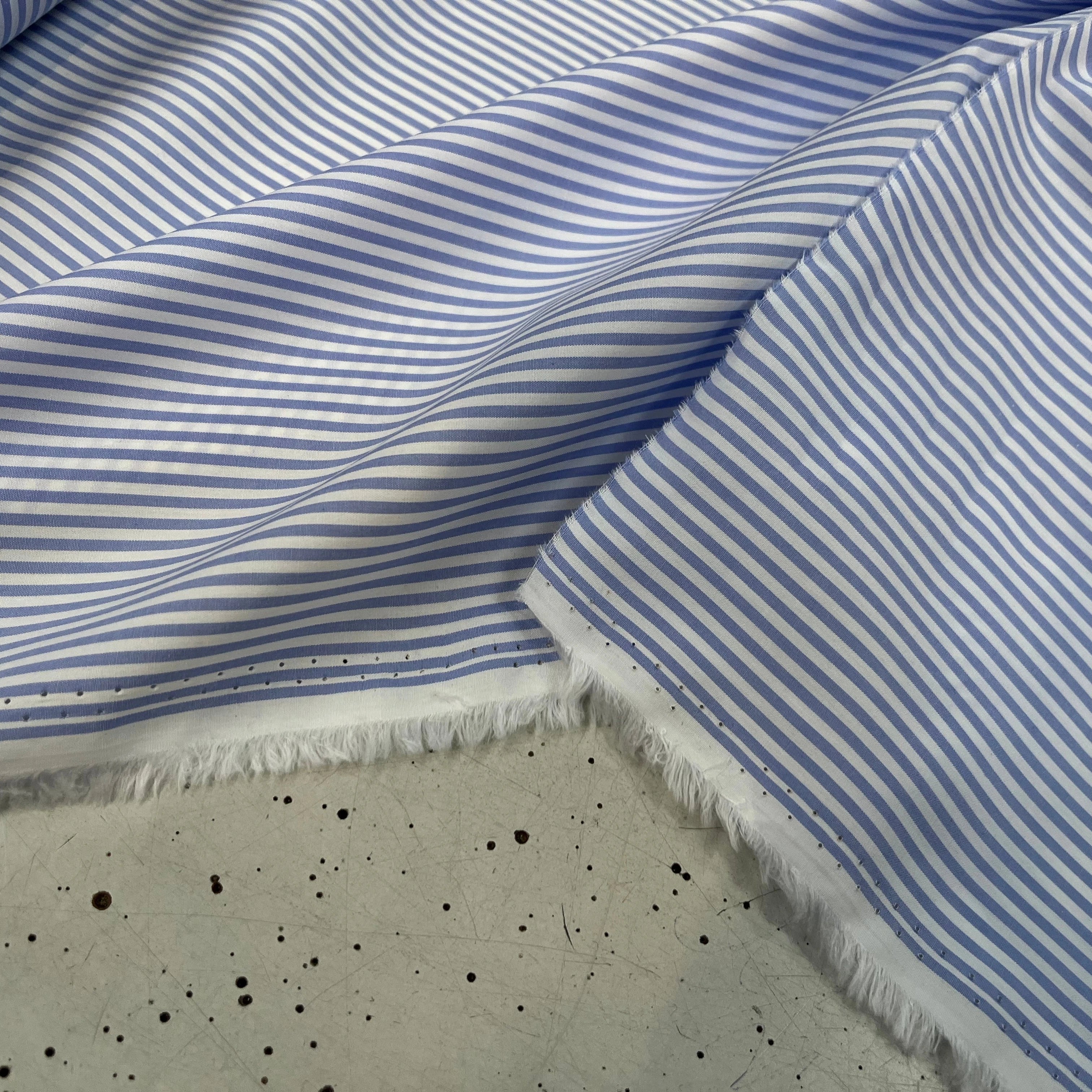 POPELINE DE COTON À RAYURES HORIZONTALES BLEU CLAIRE ET BLANC - My Little Coupon