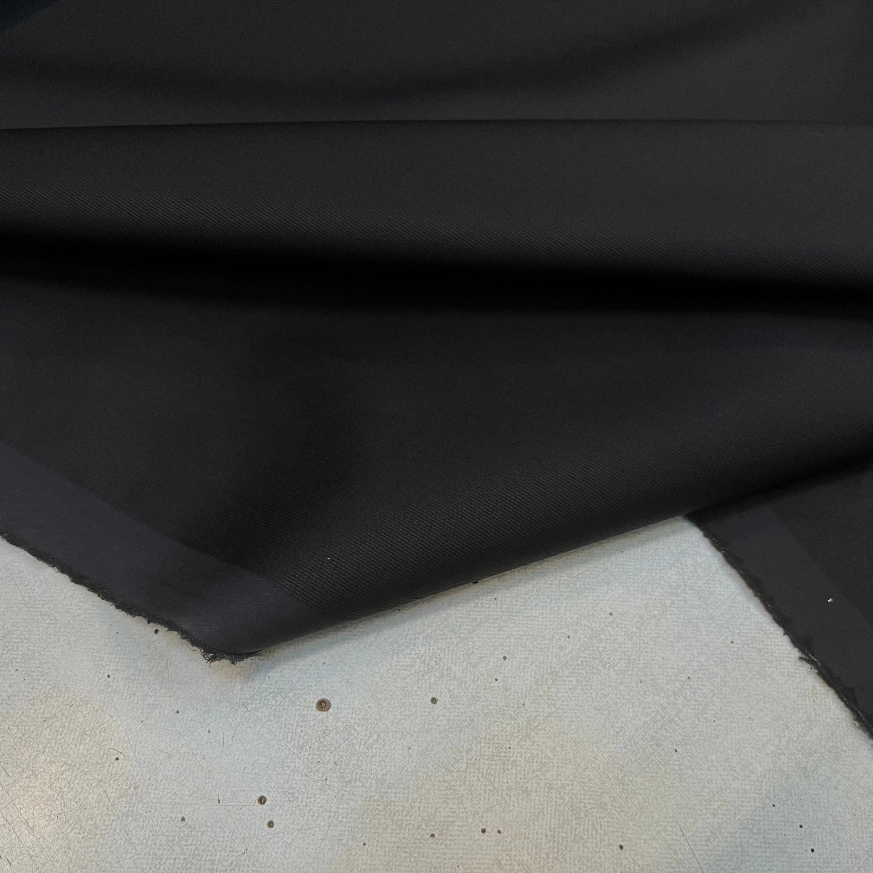 POPELINE DE COTON ALBINI NOIR FLUIDE FINE RAYURES - My Little Coupon