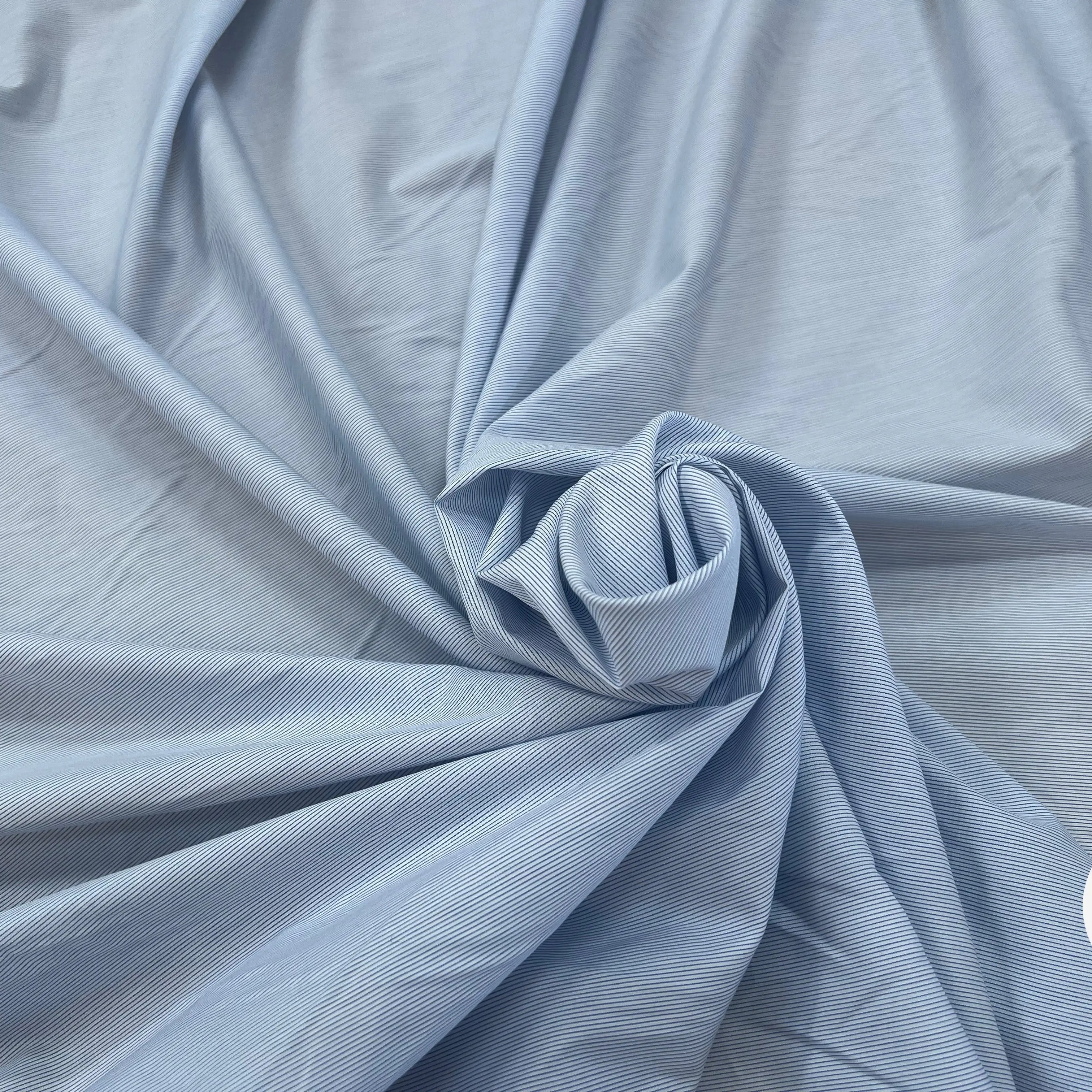 POPELINE DE COTON BLANC A FINES RAYURES BLEU CIEL - My Little Coupon