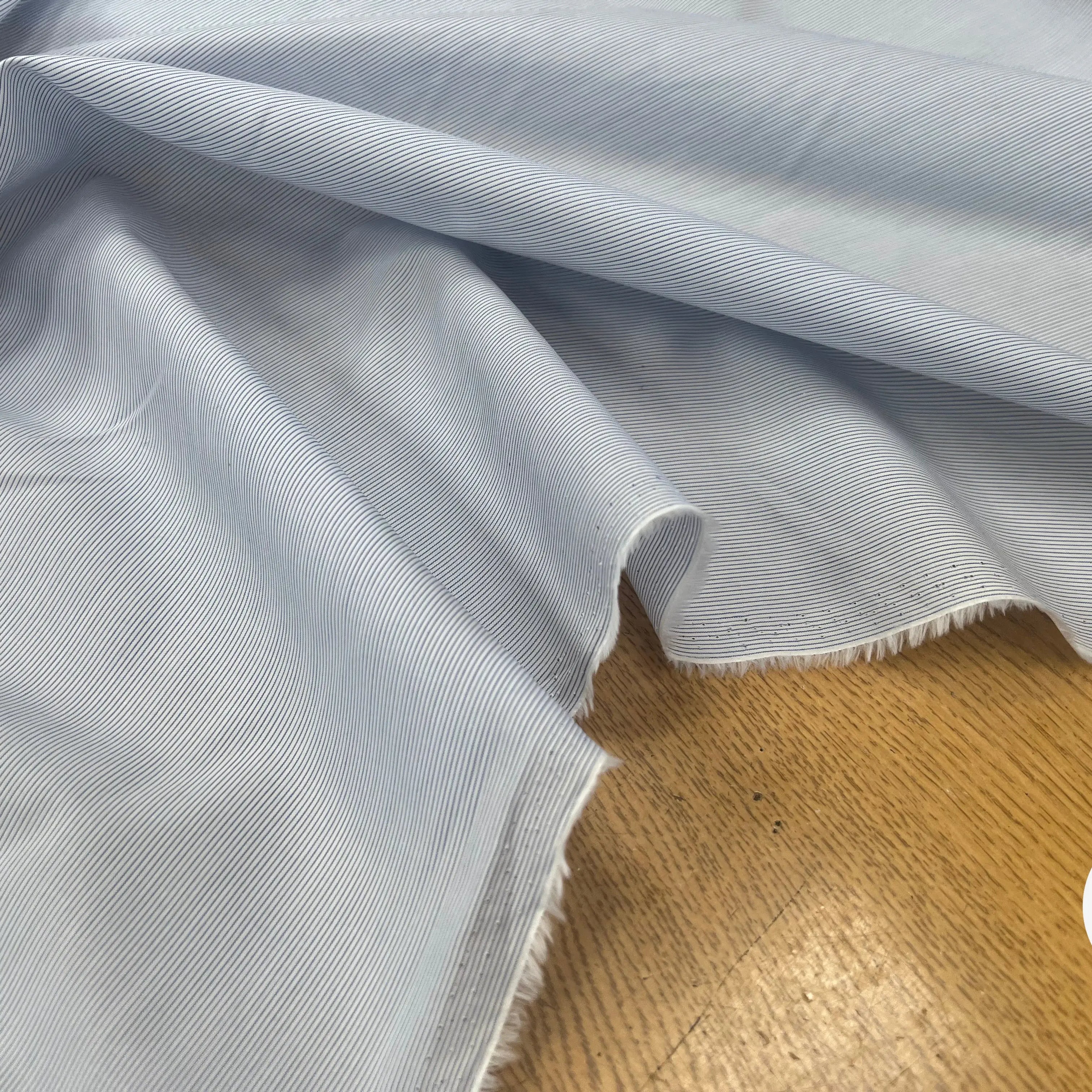 POPELINE DE COTON BLANC A FINES RAYURES BLEU CIEL - My Little Coupon