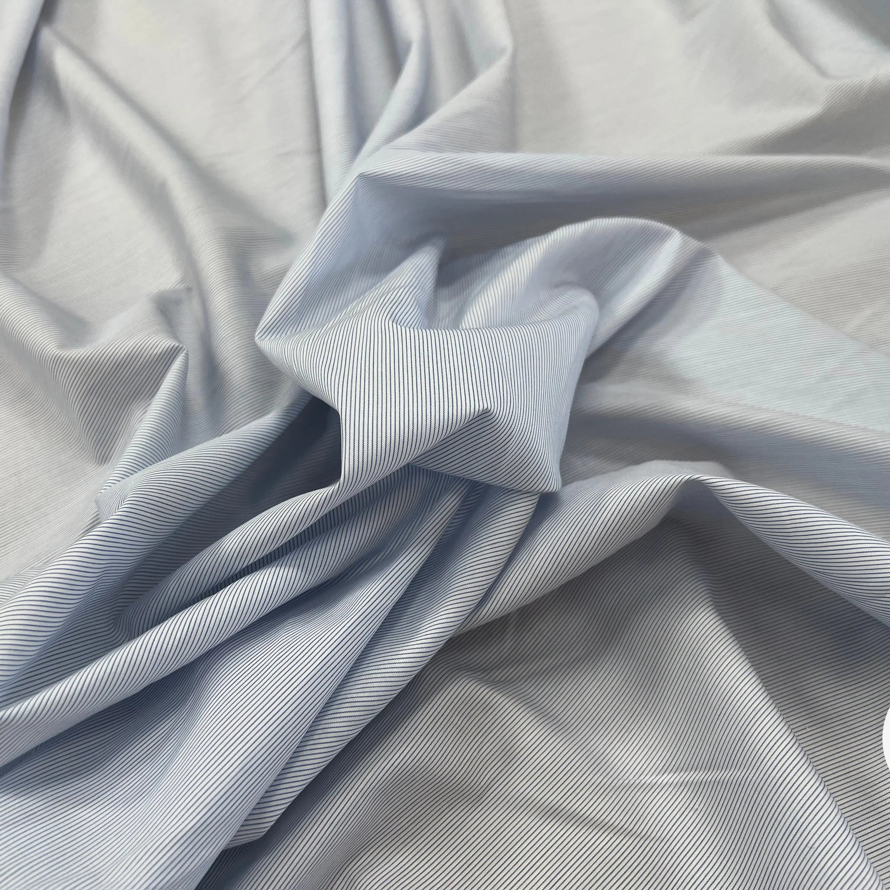 POPELINE DE COTON BLANC A FINES RAYURES BLEU CIEL - My Little Coupon