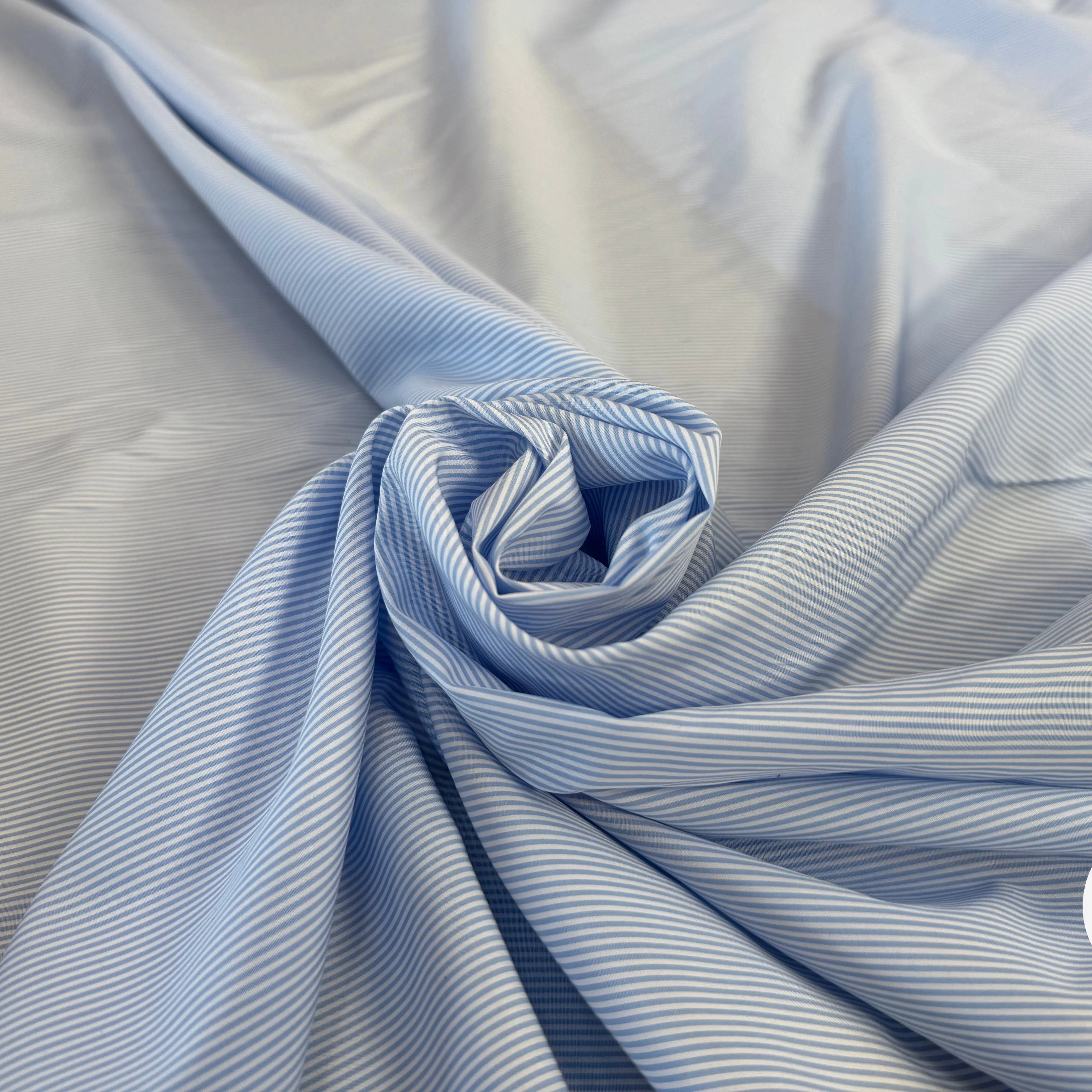 POPELINE DE COTON BLANCHE A RAYURES BLEU CIEL - My Little Coupon