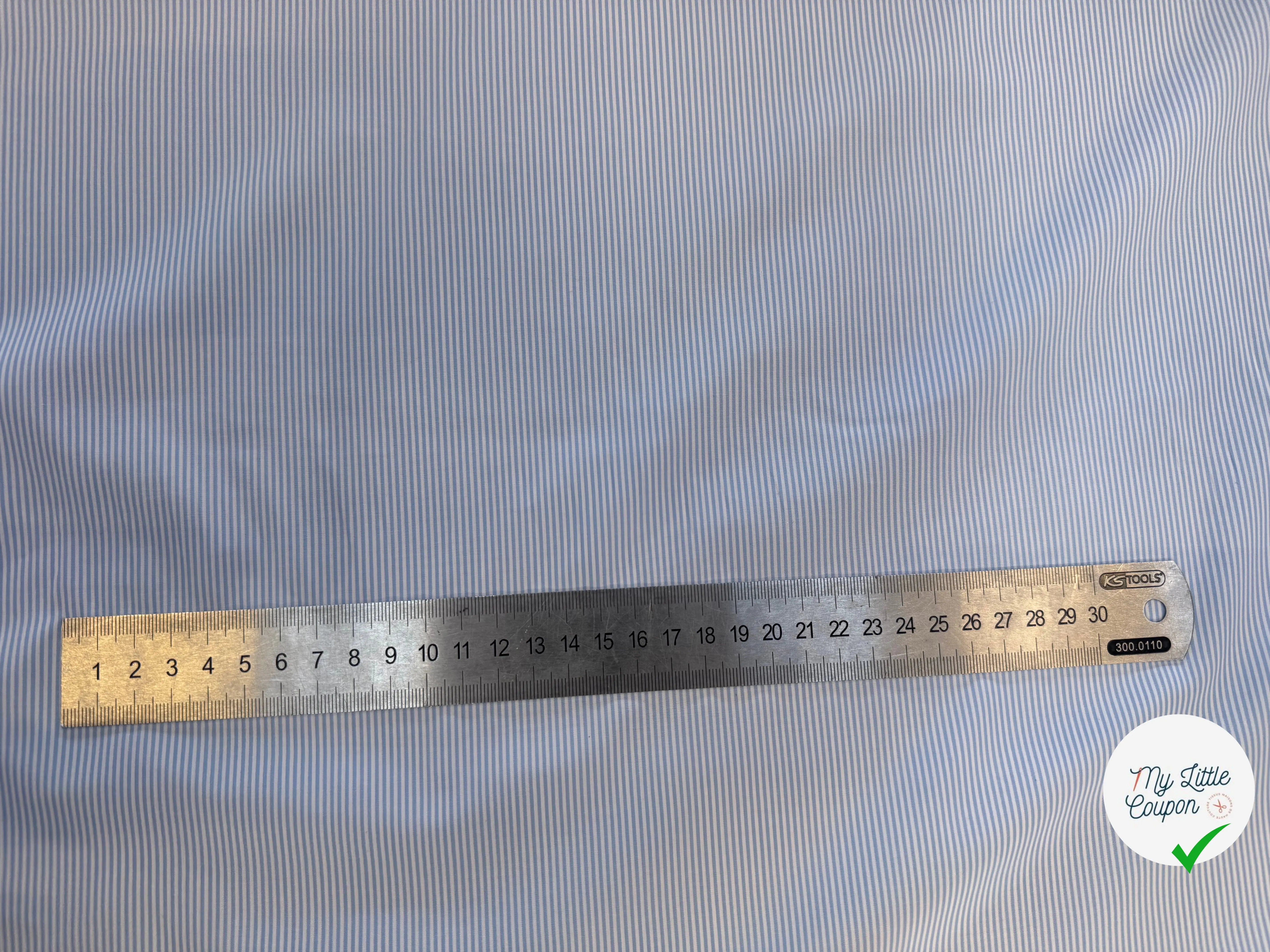 POPELINE DE COTON BLANCHE A RAYURES BLEU CIEL - My Little Coupon