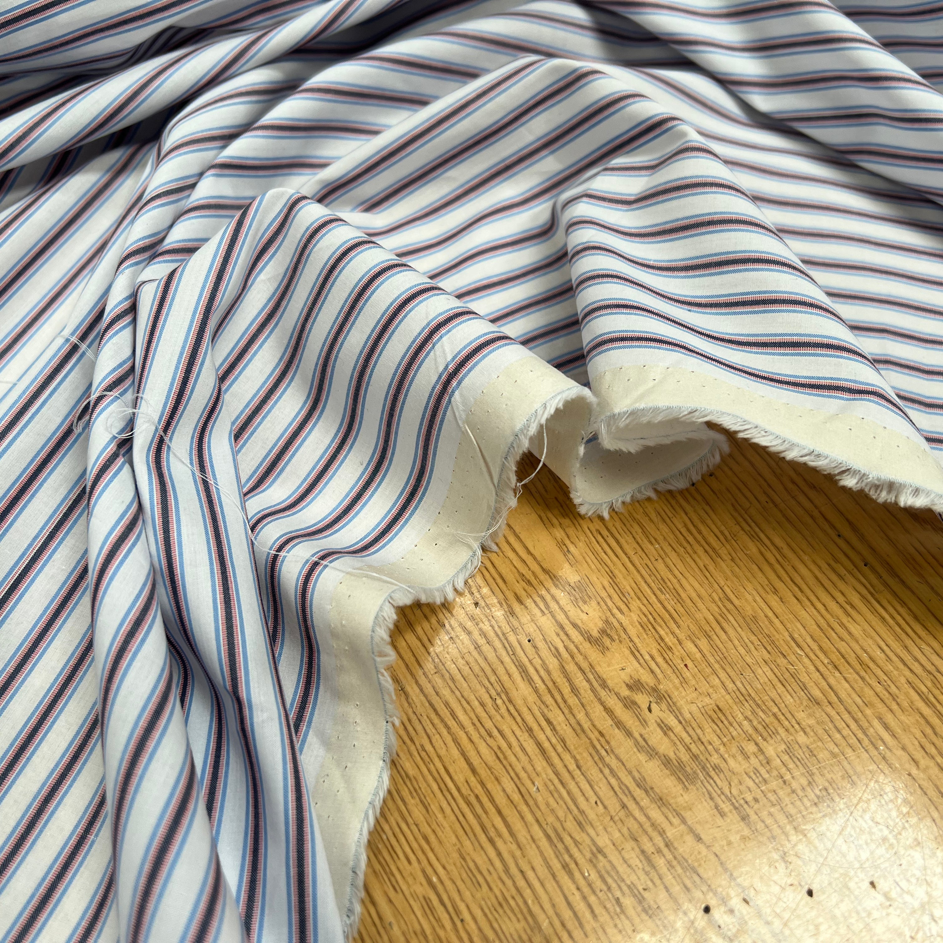 POPELINE DE COTON BLANCHE À RAYURES NOIR, BLEU ET ROUGE - My Little Coupon