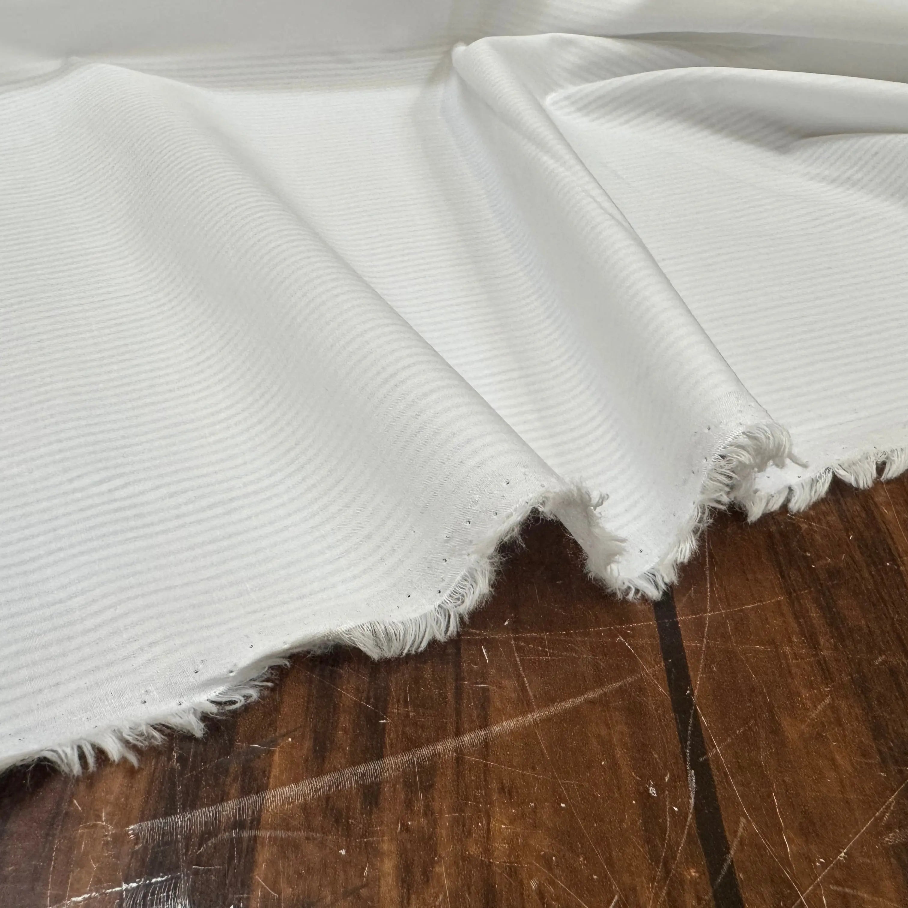 POPELINE DE COTON BLANCHE A RAYURES RÉGULIÈRES EFFET SATINÉ - My Little Coupon