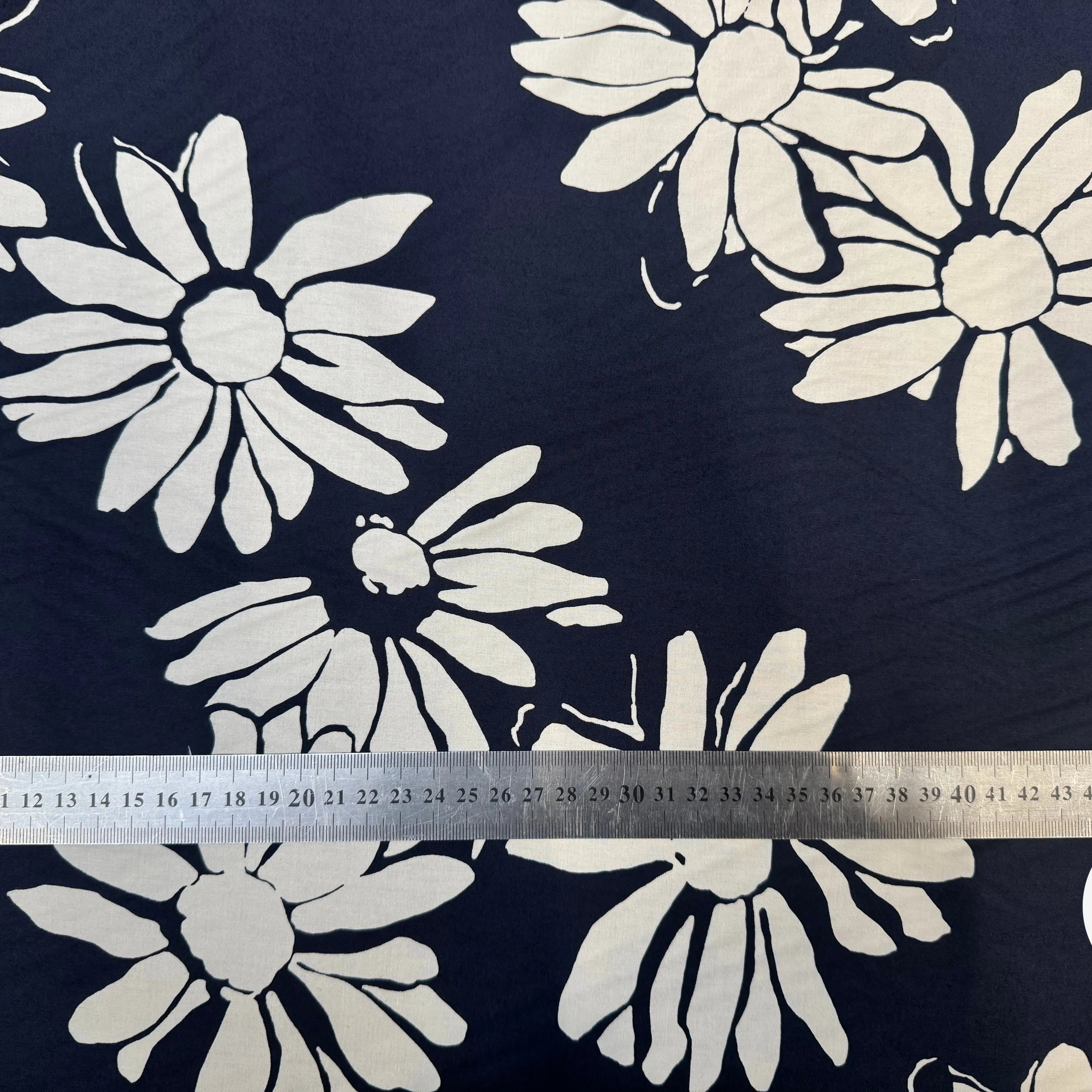 POPELINE DE COTON BLEU MARINE IMPRIMÉE TOURNESOL BLANC - My Little Coupon