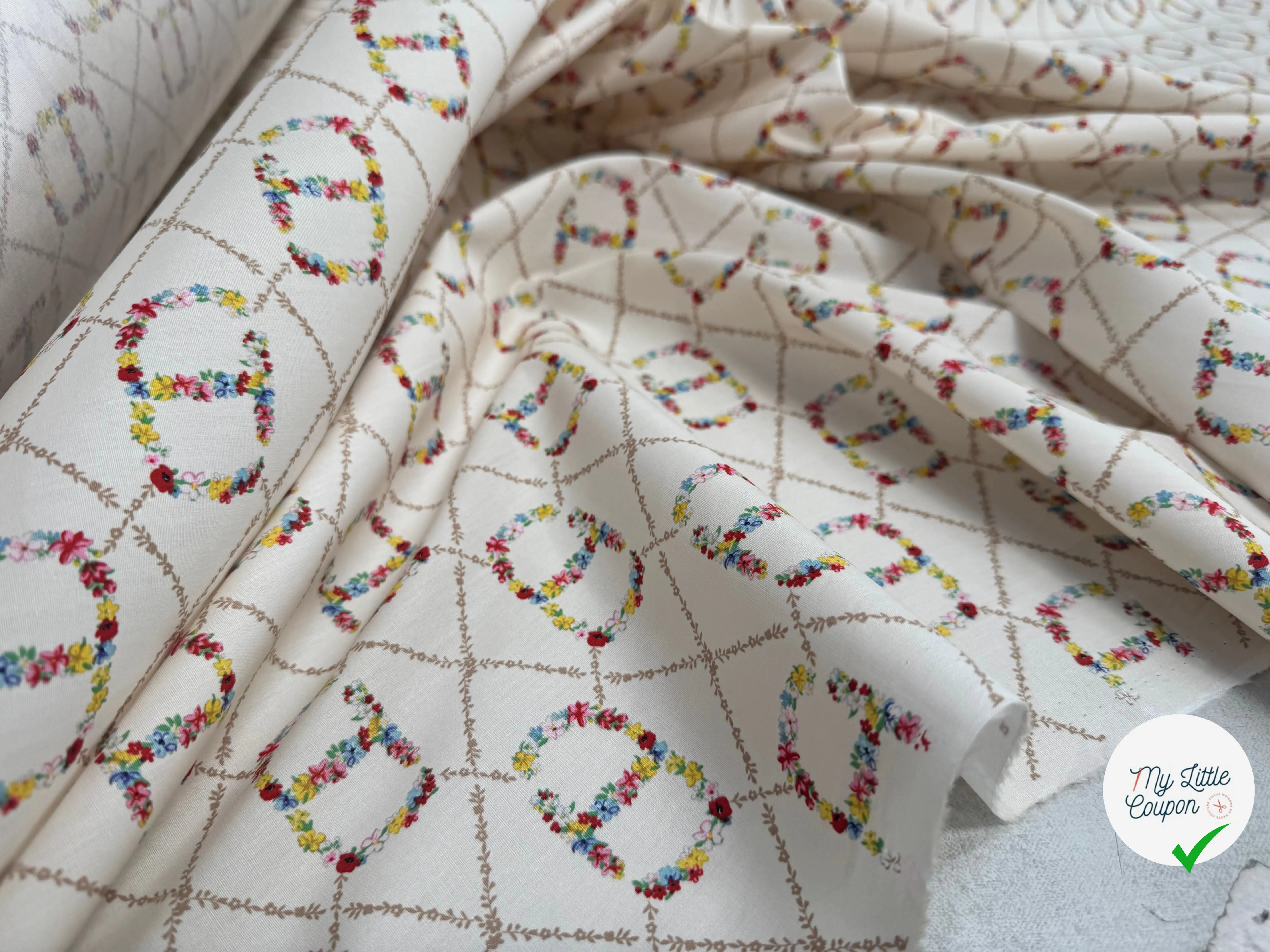 POPELINE DE COTON BOUCLE CEINTURE FLEURIES FOND BEIGE - My Little Coupon
