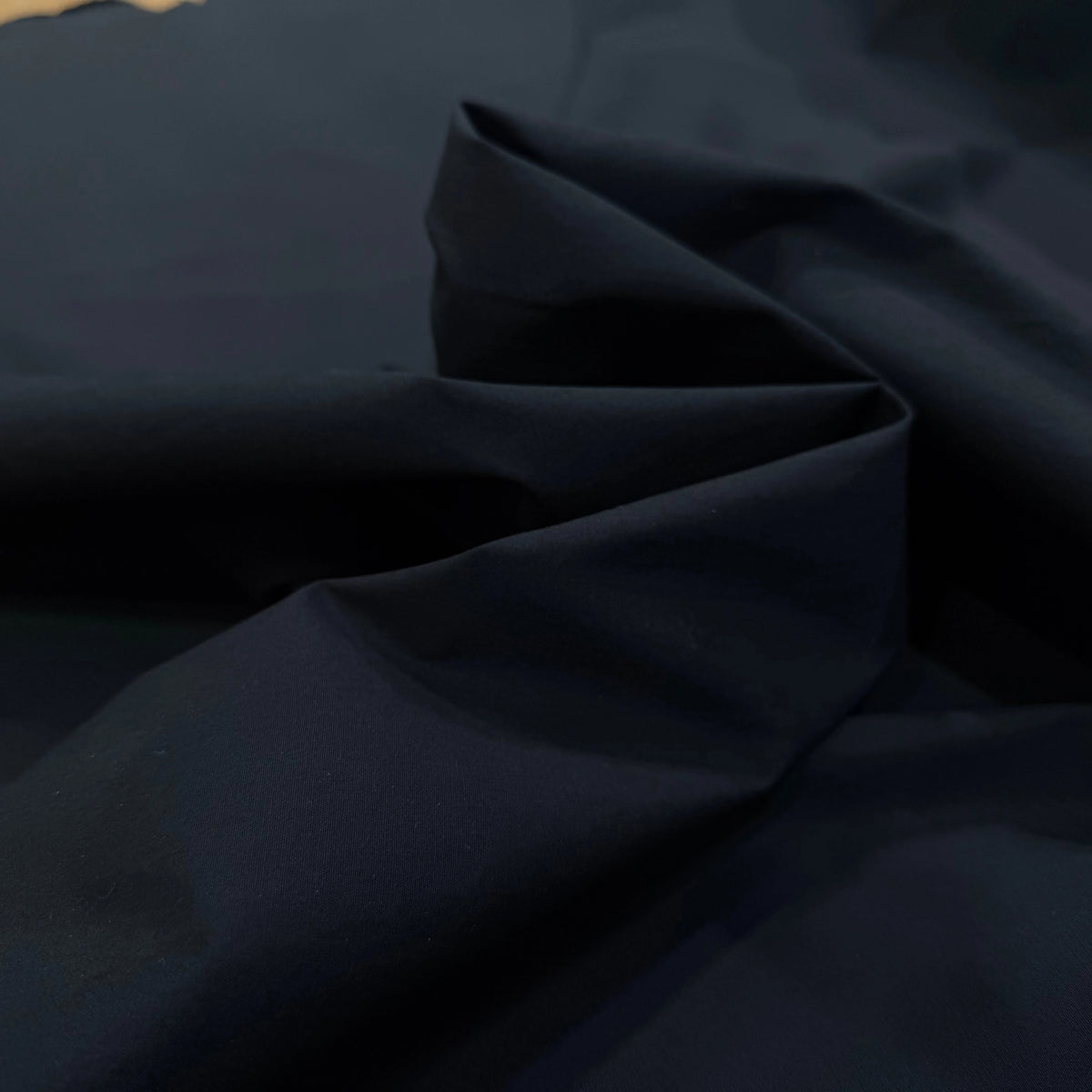 POPELINE DE COTON CRAQUANTE BELLE DENSITÉ 4% ÉLASTHANNE NOIR COUTURE ITALY - My Little Coupon