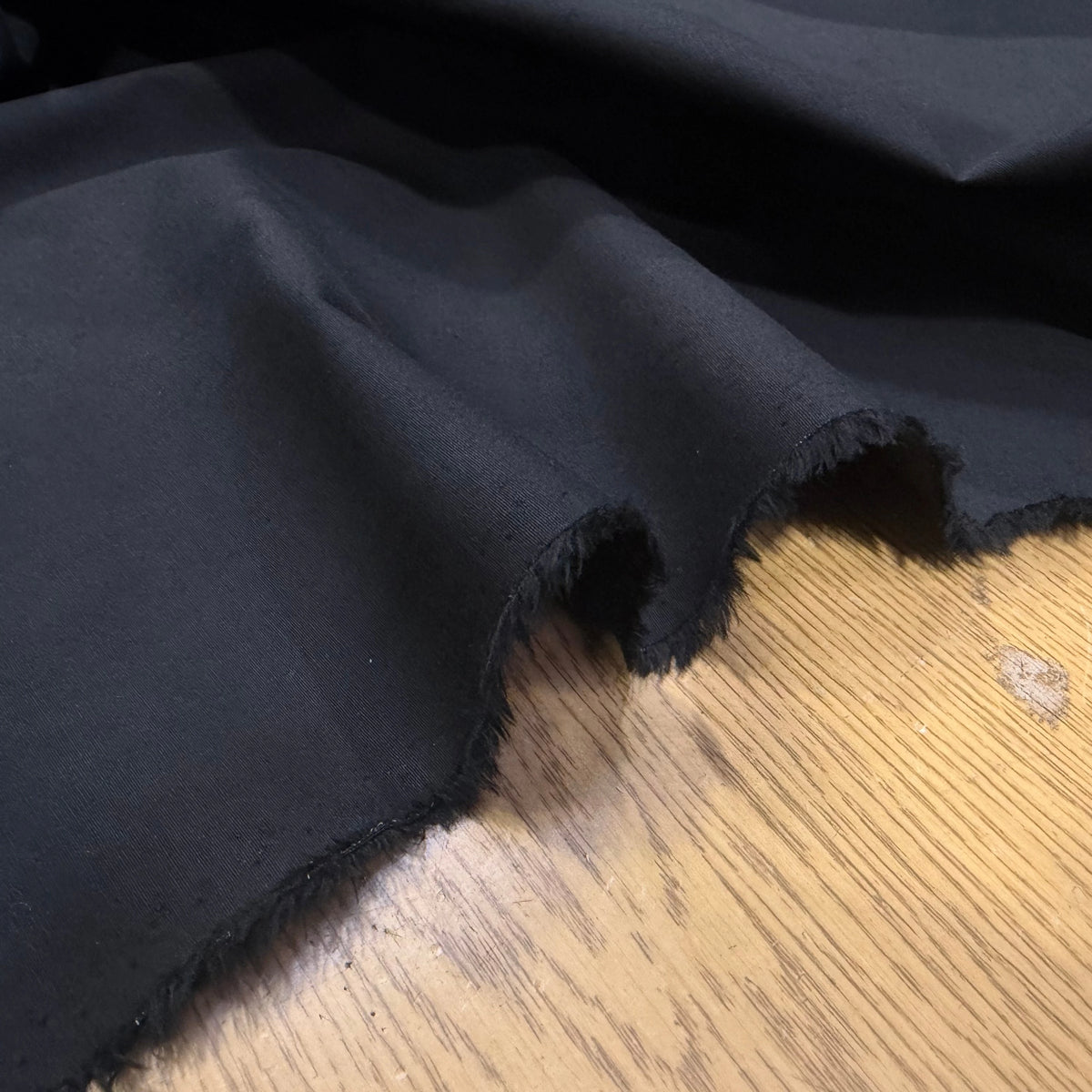 POPELINE DE COTON CRAQUANTE BELLE DENSITÉ 4% ÉLASTHANNE NOIR COUTURE ITALY - My Little Coupon