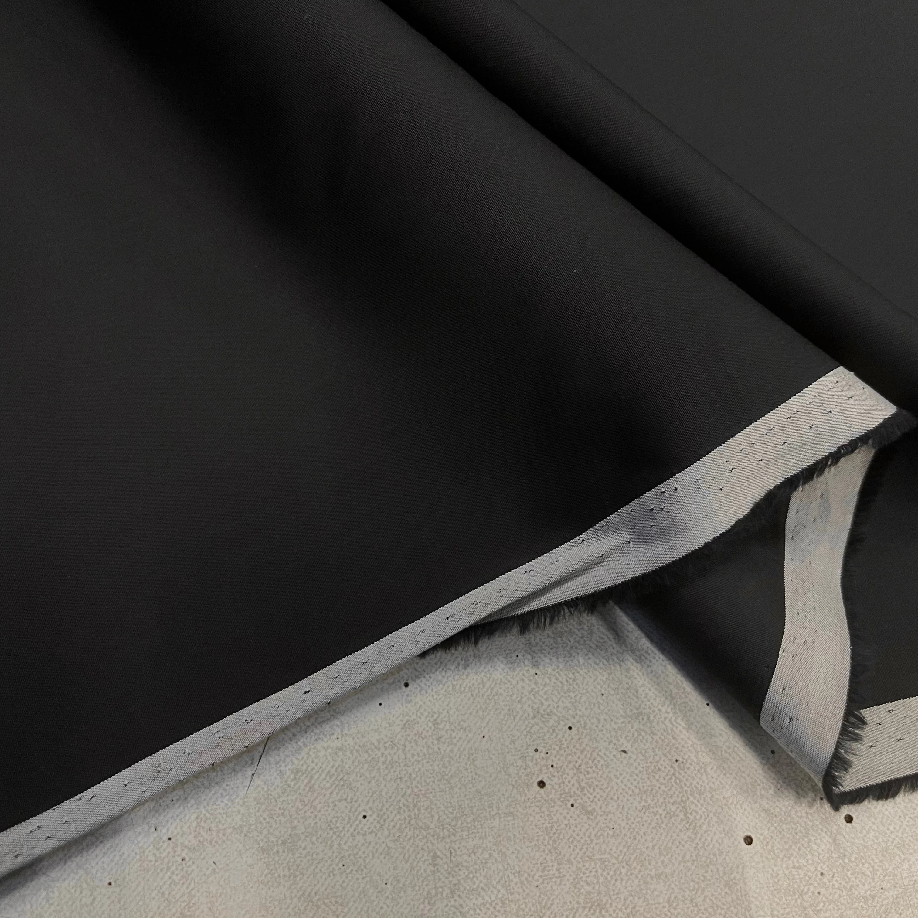 POPELINE DE COTON FINE NOIR MAGNIFIQUE RAYURE BLANCHE SUR LES LISIÈRES - My Little Coupon