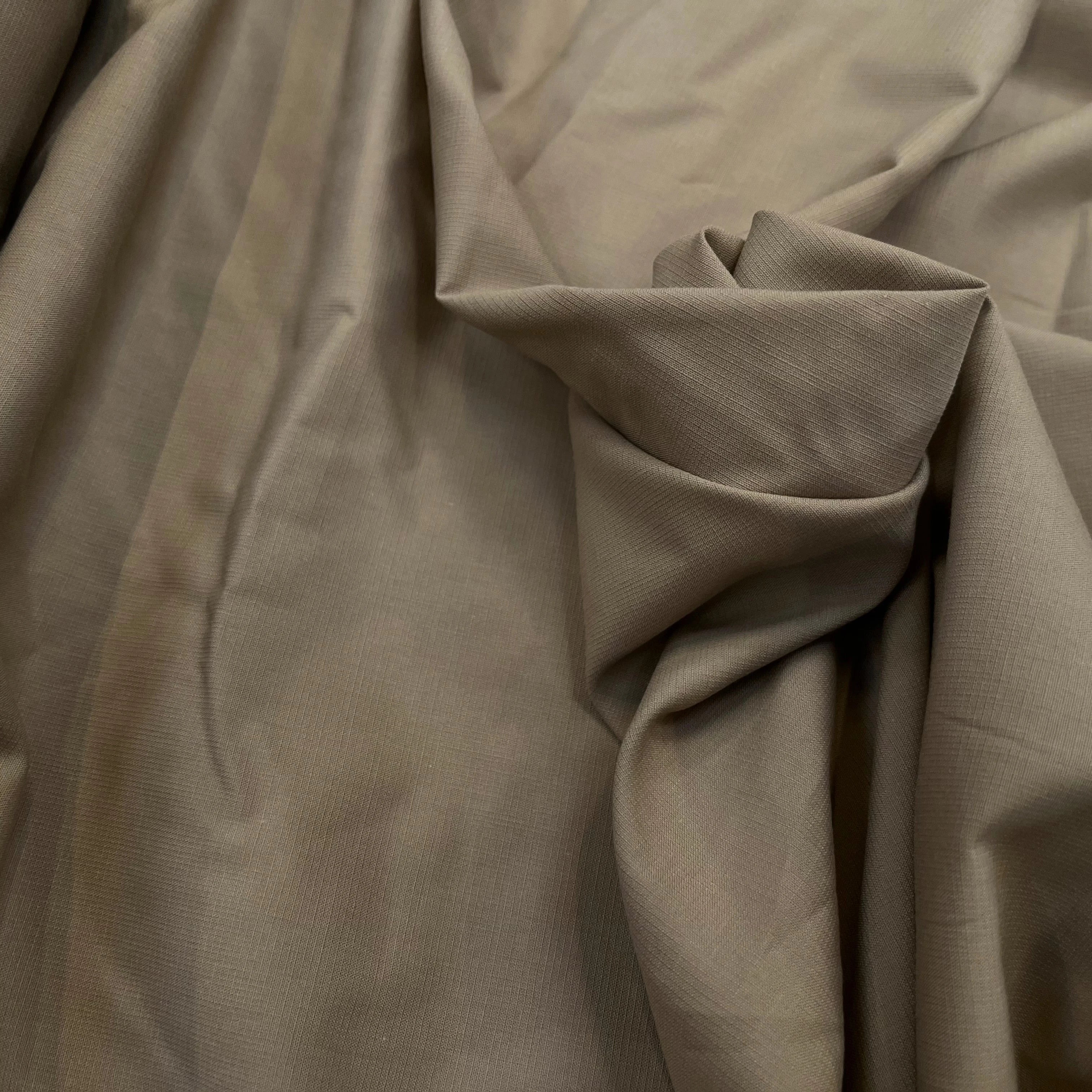 POPELINE DE COTON FINEMENT RAYÉE SABLE FONCÉ 154CM - My Little Coupon