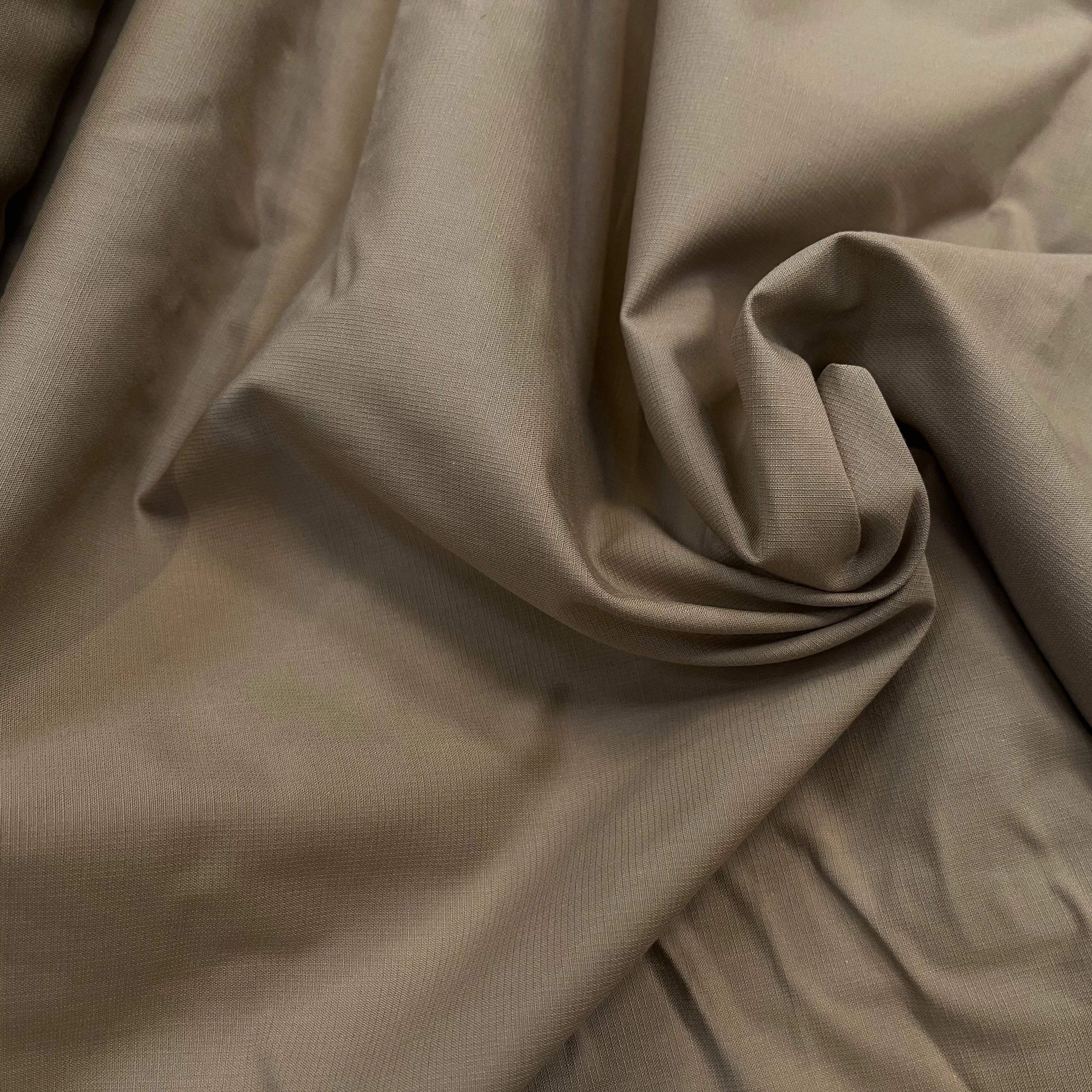 POPELINE DE COTON FINEMENT RAYÉE SABLE FONCÉ 154CM - My Little Coupon