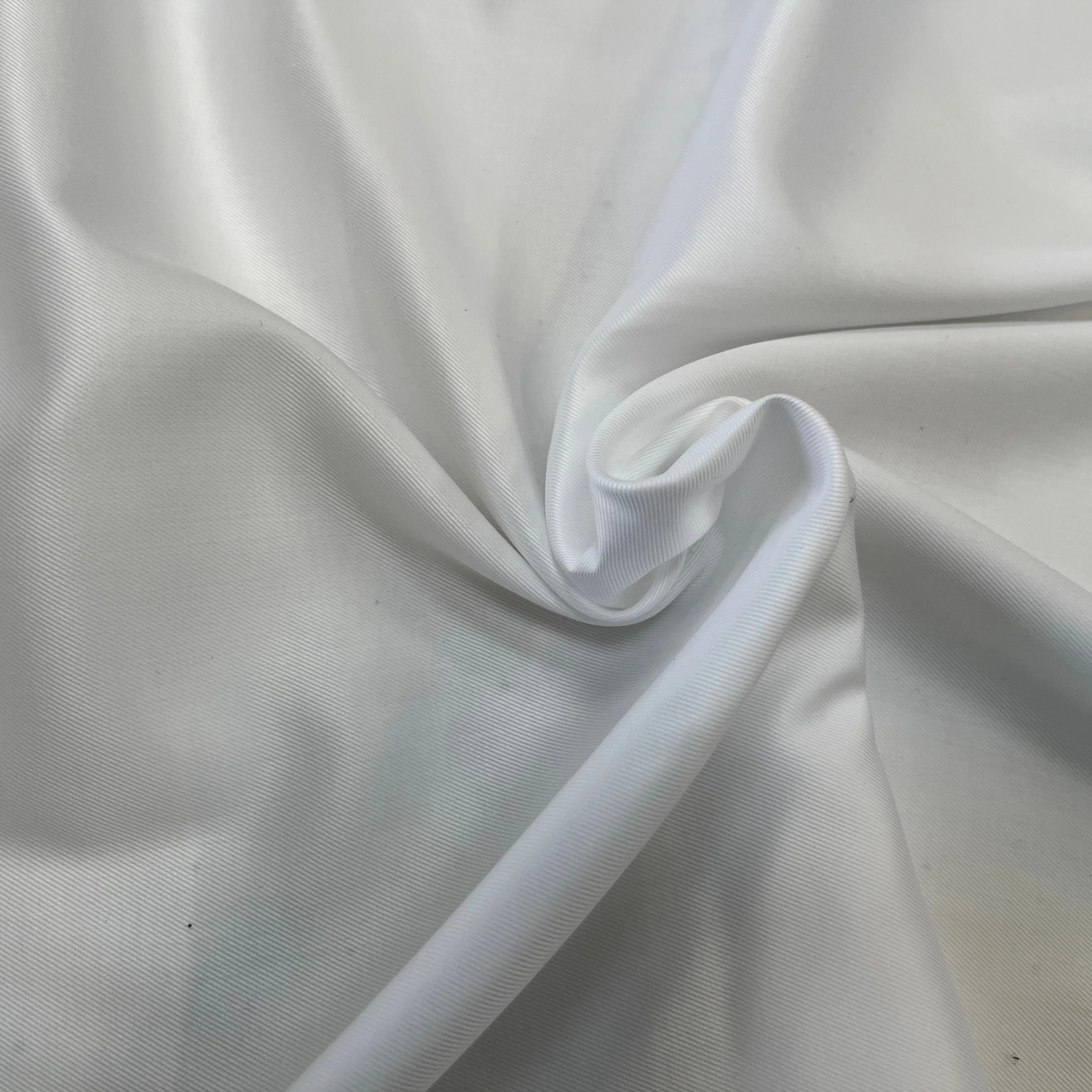 POPELINE DE COTON FINEMENT SERGÉE BLANC FLUIDE - My Little Coupon