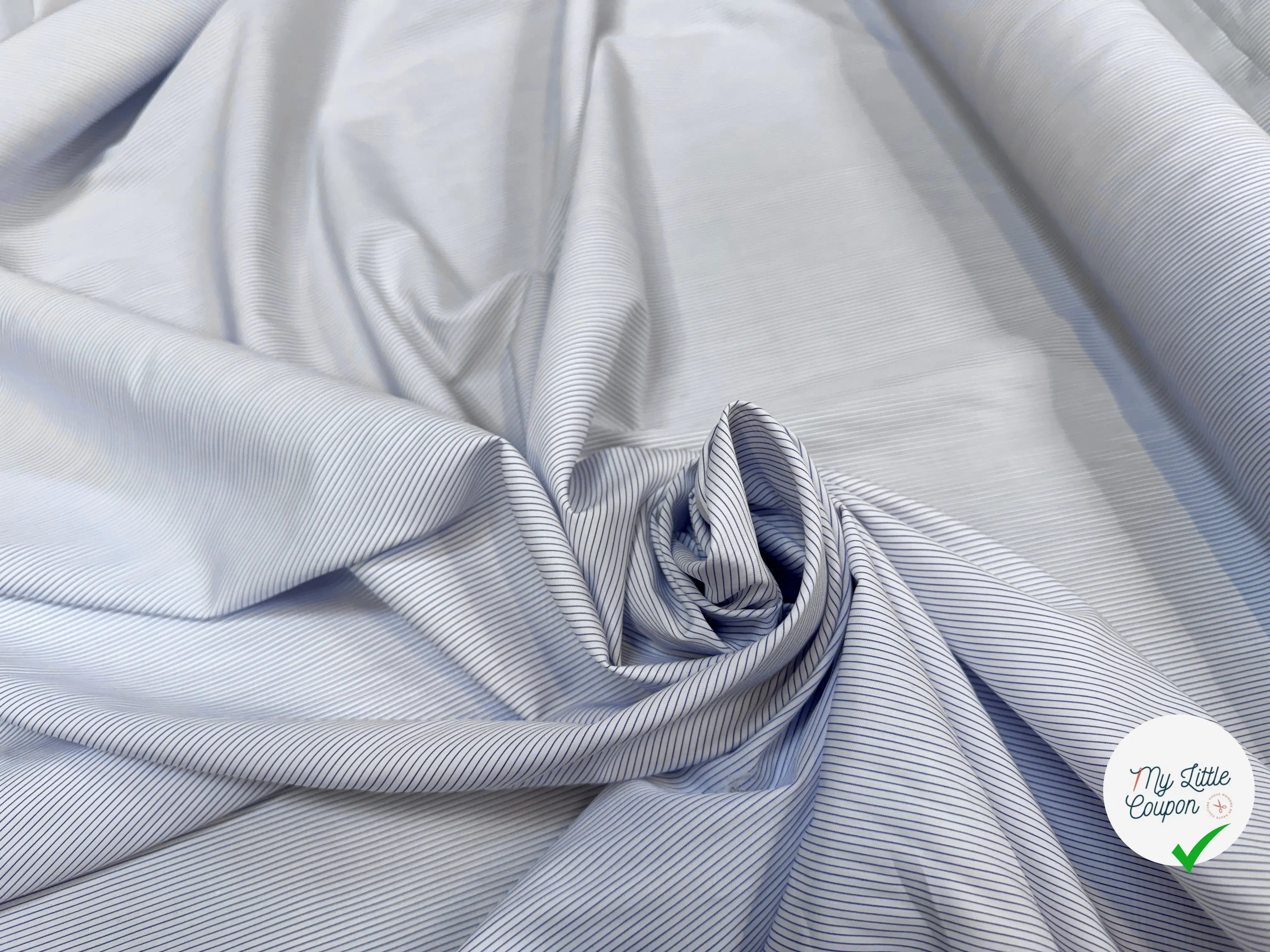POPELINE DE COTON FINES RAYURES BLEU MARINE - My Little Coupon