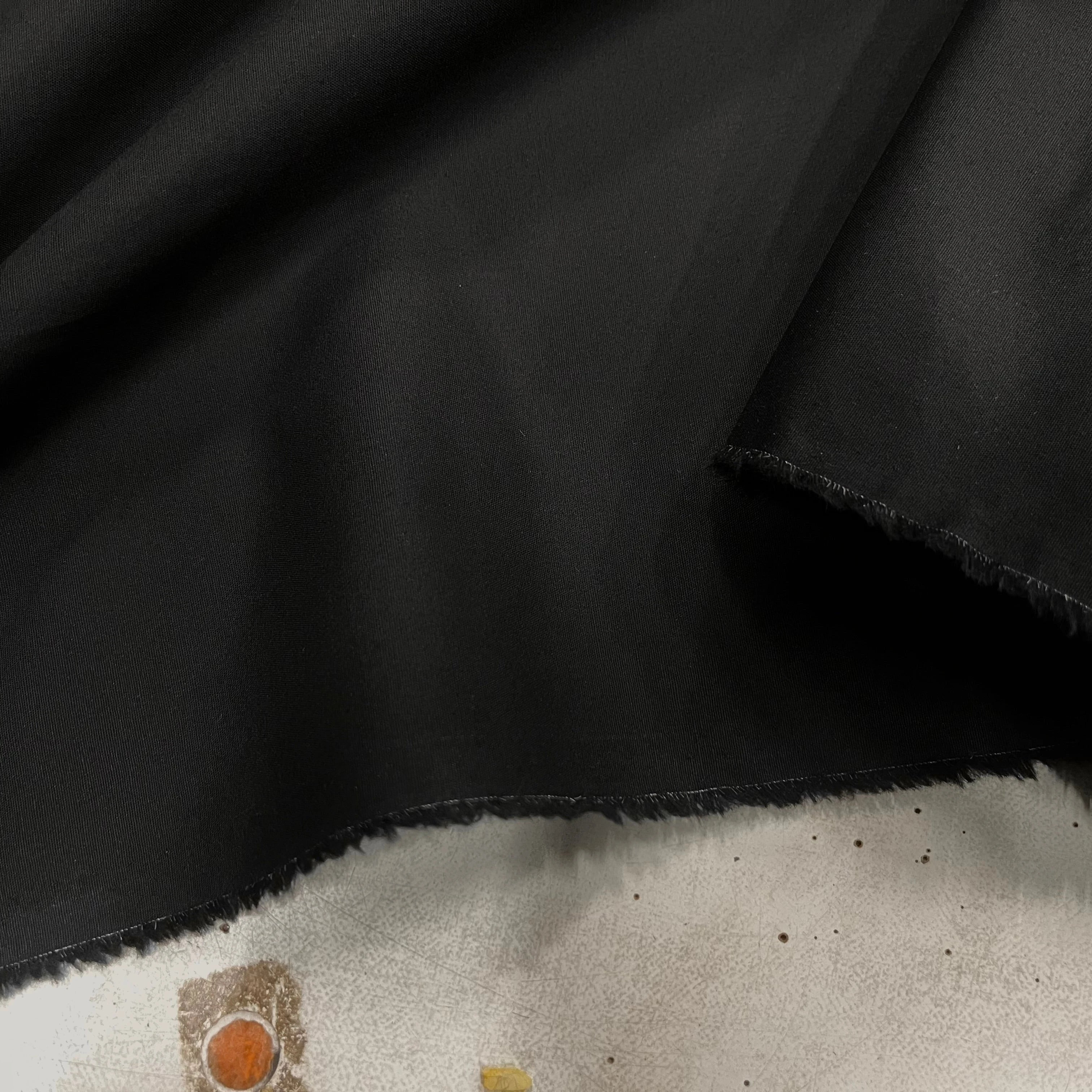 POPELINE DE COTON FLUIDE NOIR 132CM - My Little Coupon