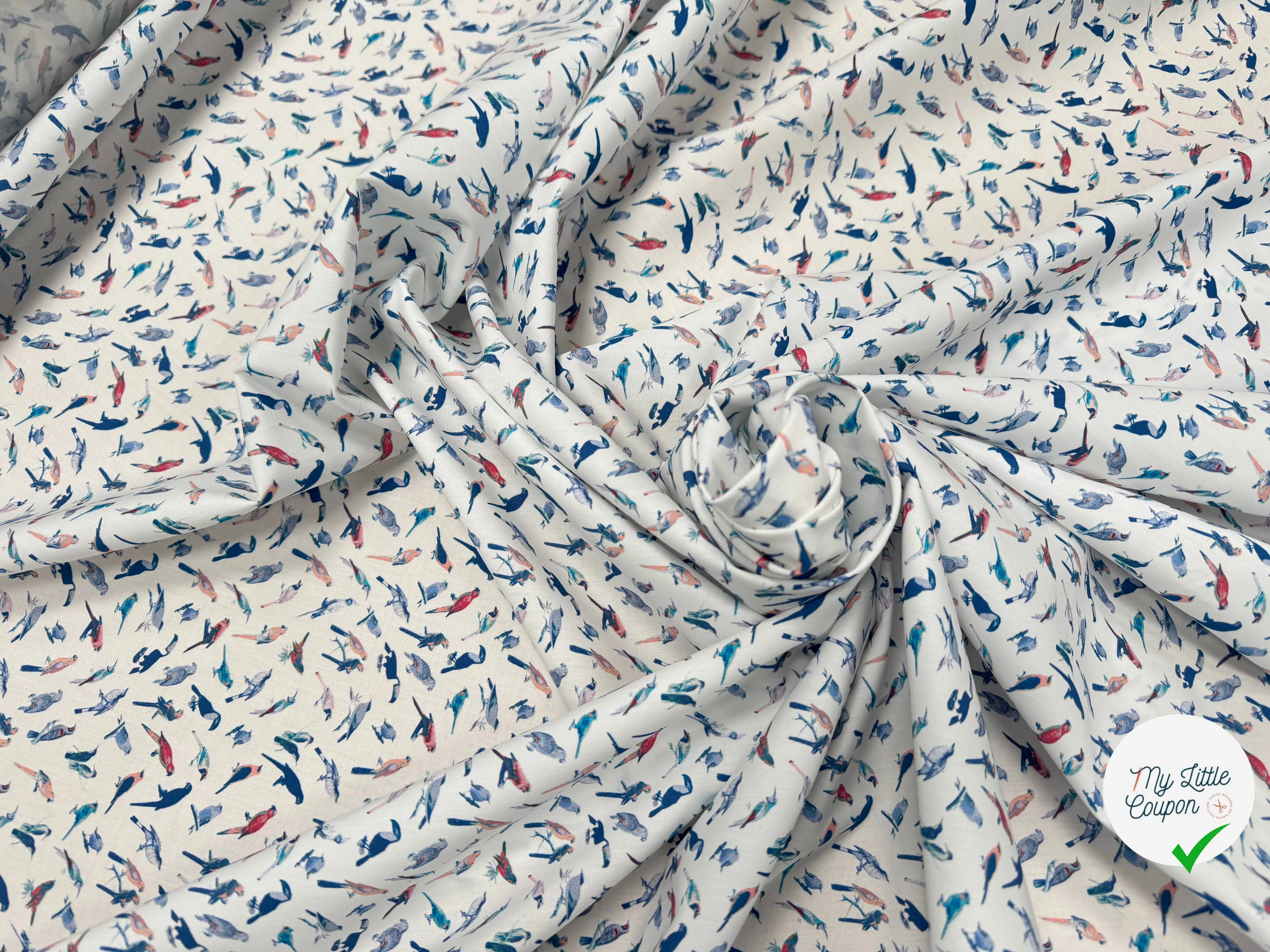 POPELINE DE COTON FOND BLANC MOTIF PERROQUETS - My Little Coupon