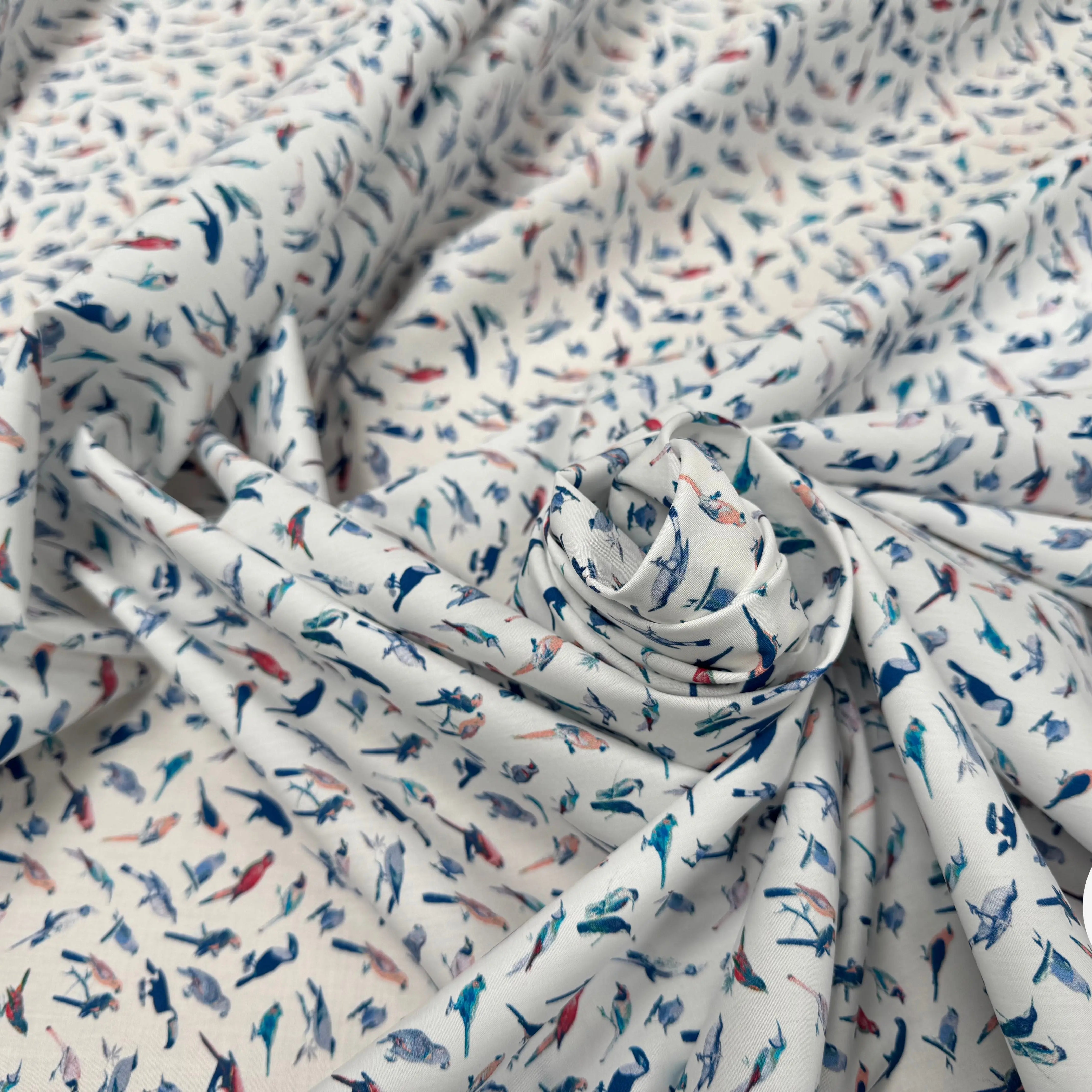 POPELINE DE COTON FOND BLANC MOTIF PERROQUETS - My Little Coupon