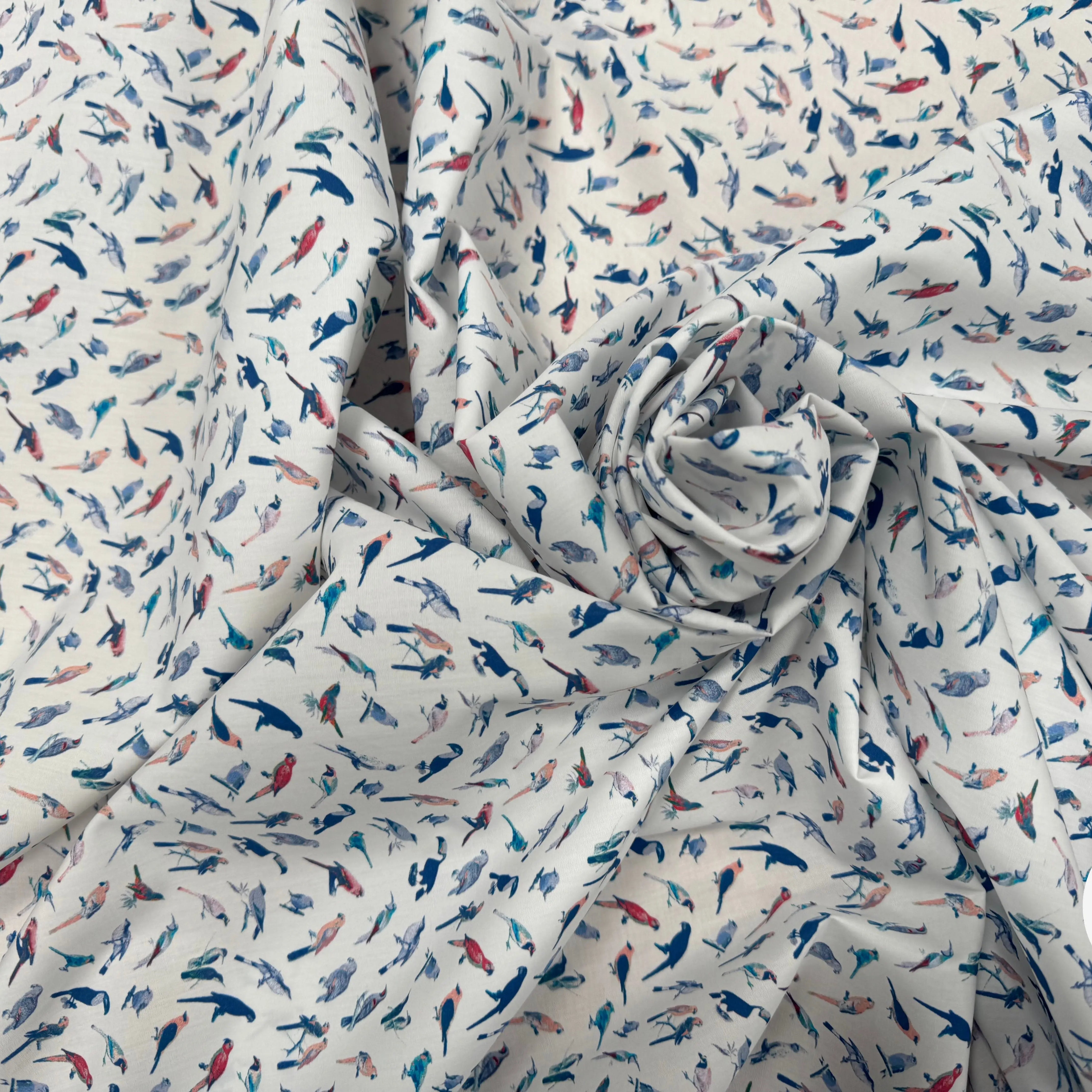 POPELINE DE COTON FOND BLANC MOTIF PERROQUETS - My Little Coupon