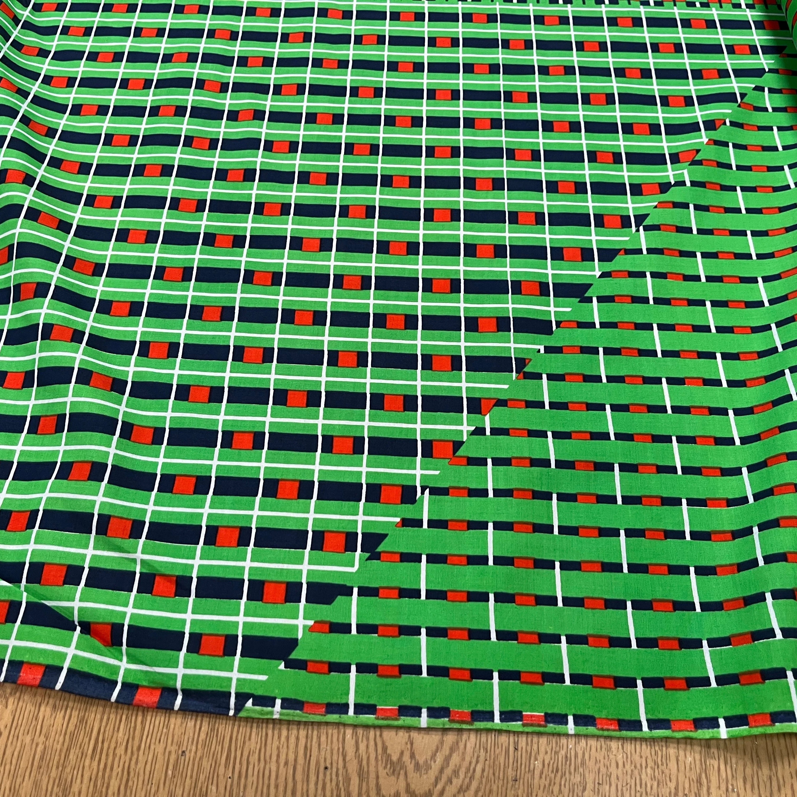 POPELINE DE COTON FOND VERT MOTIF À CARREAUX MARINE ROUGE - My Little Coupon