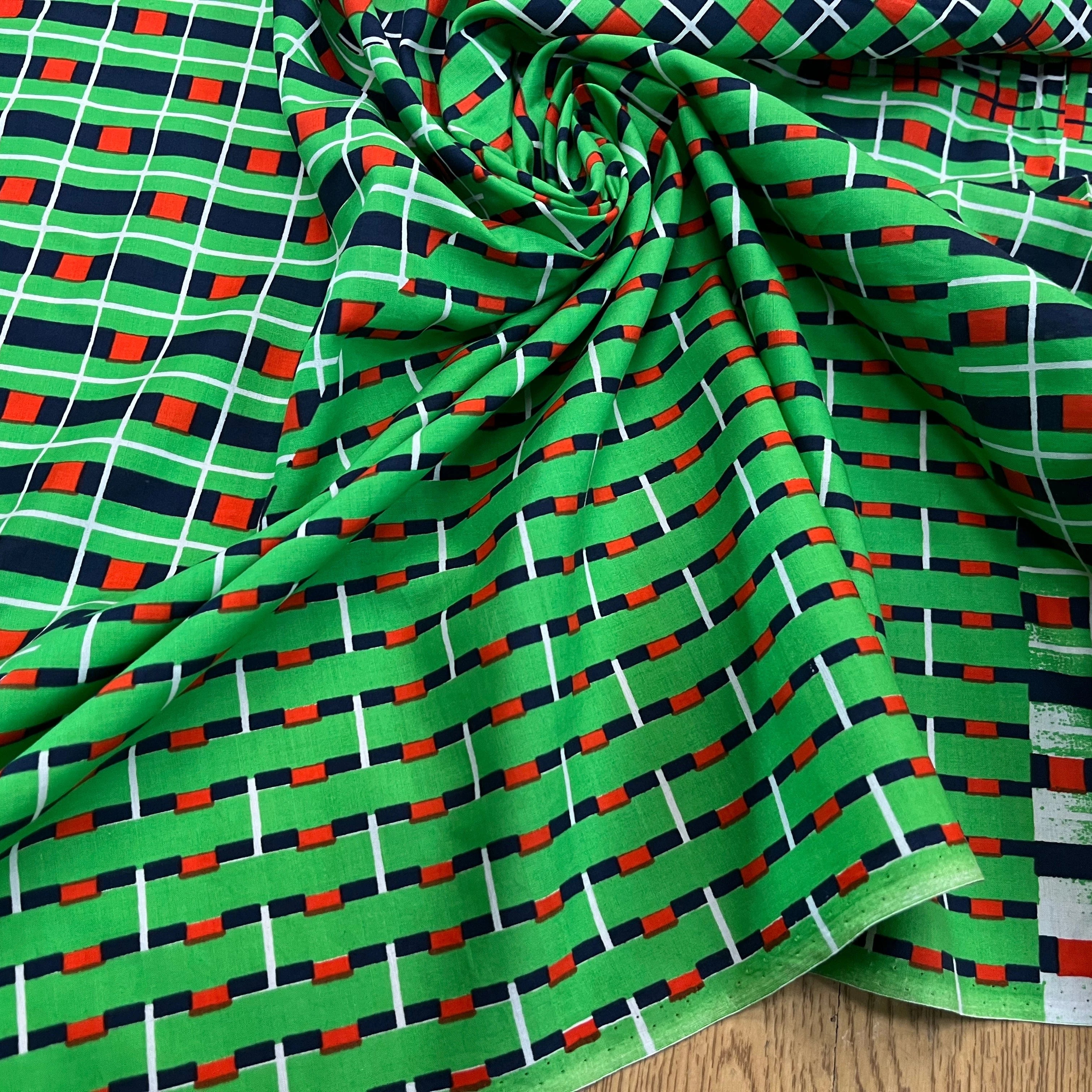 POPELINE DE COTON FOND VERT MOTIF À CARREAUX MARINE ROUGE - My Little Coupon