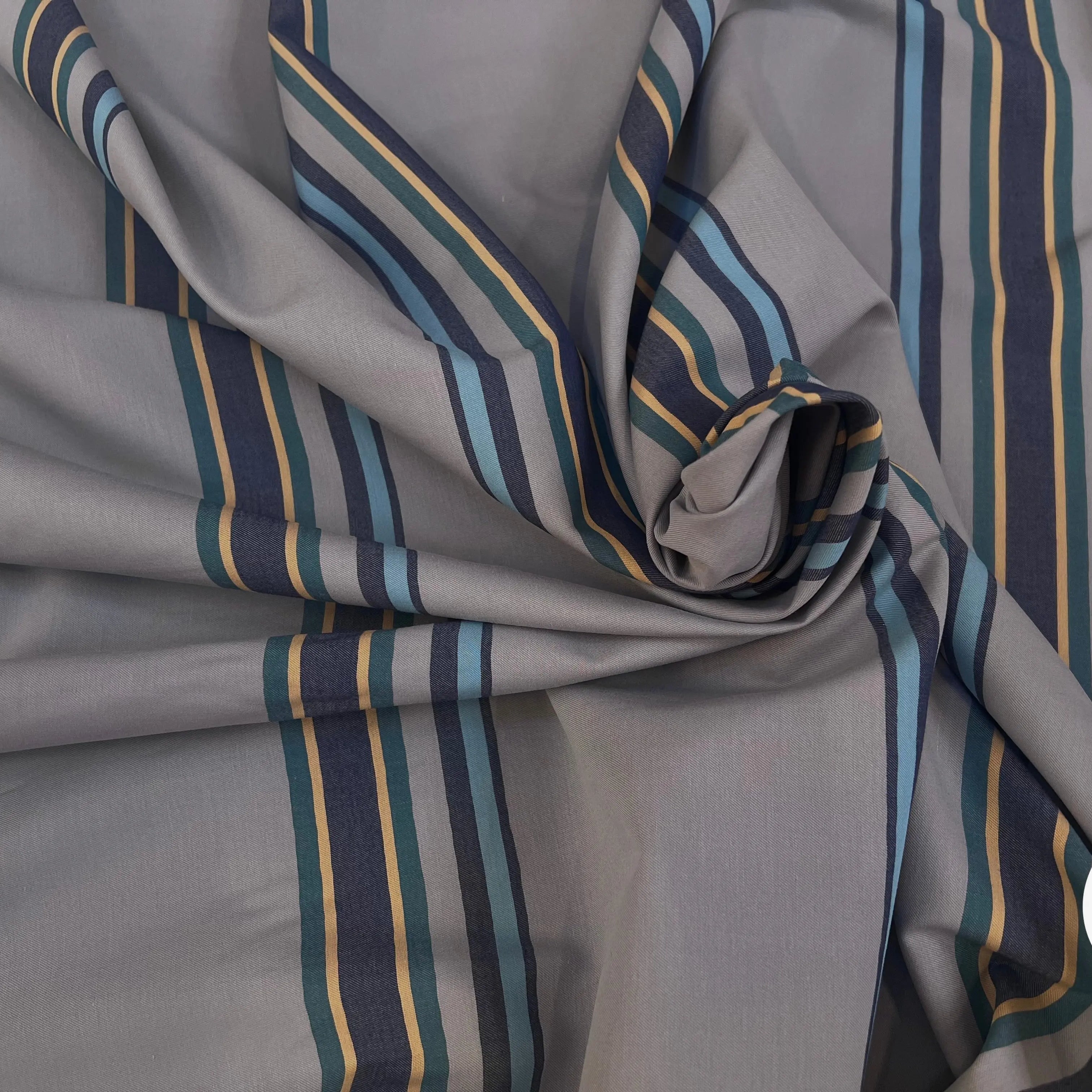 POPELINE DE COTON GRISE FINEMENT SERGÉE RAYURES HORIZONTALES - My Little Coupon