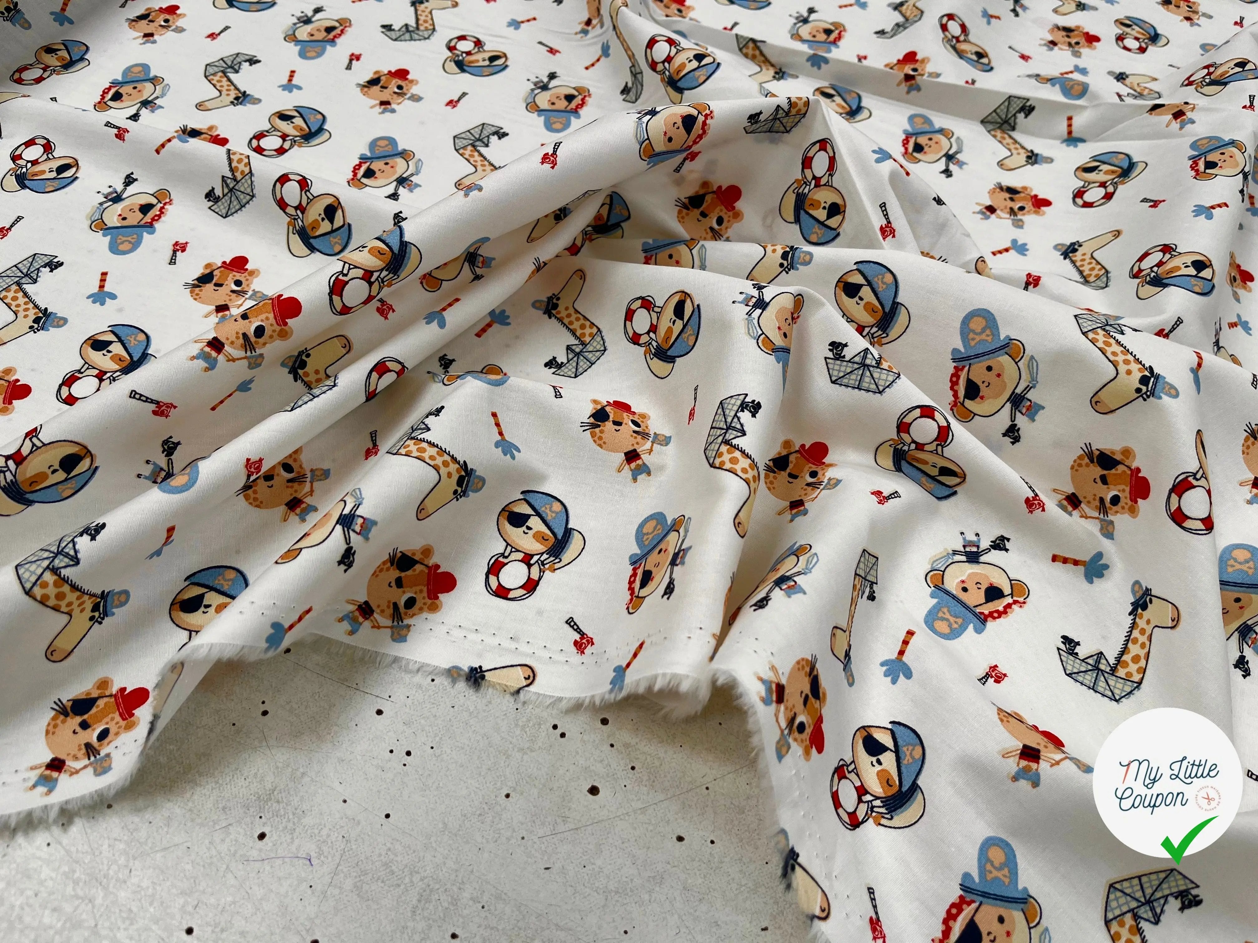 POPELINE DE COTON IMPRIMÉE LITTLE ONES PIRATES KID ECRU - My Little Coupon