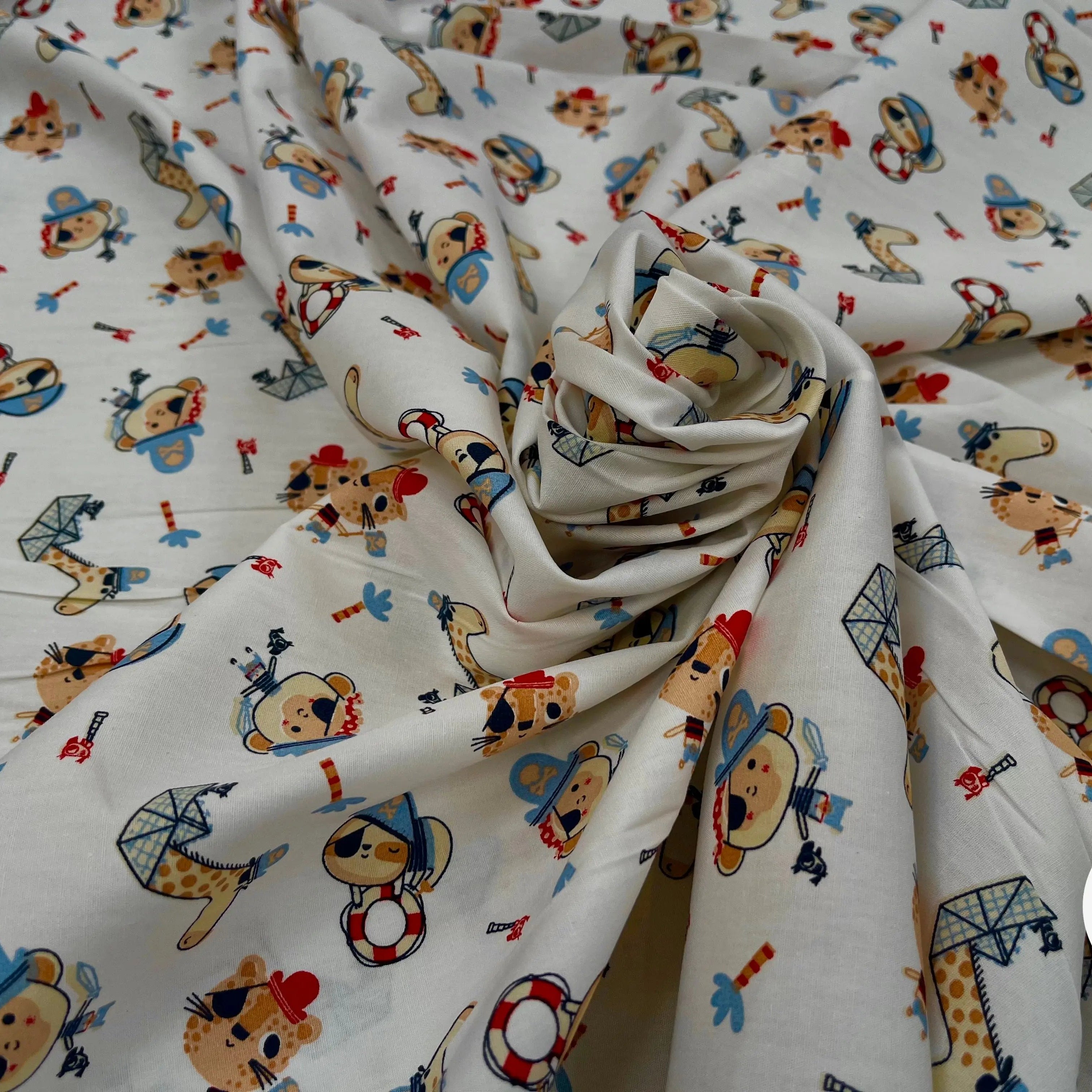 POPELINE DE COTON IMPRIMÉE LITTLE ONES PIRATES KID ECRU - My Little Coupon