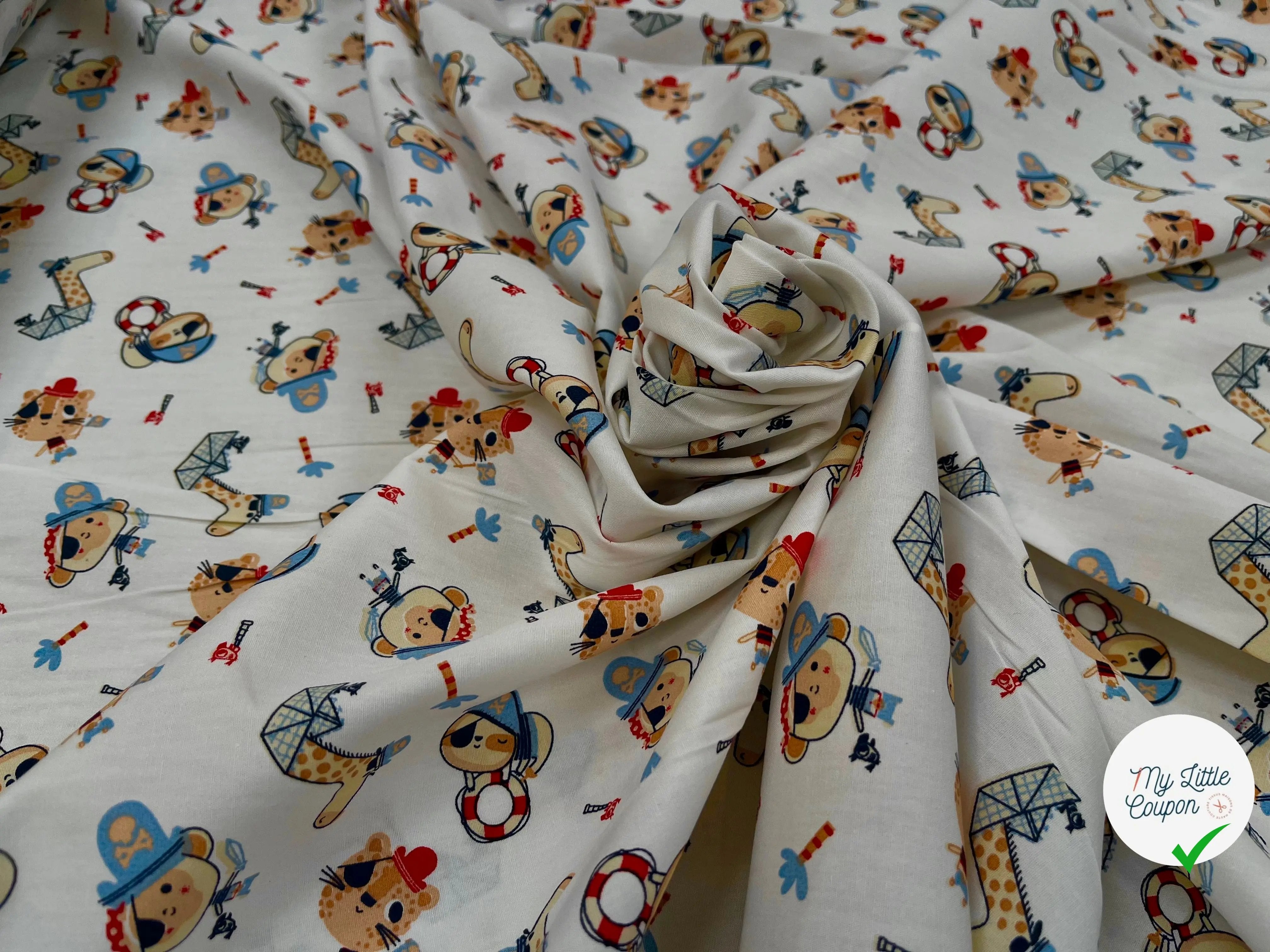 POPELINE DE COTON IMPRIMÉE LITTLE ONES PIRATES KID ECRU - My Little Coupon
