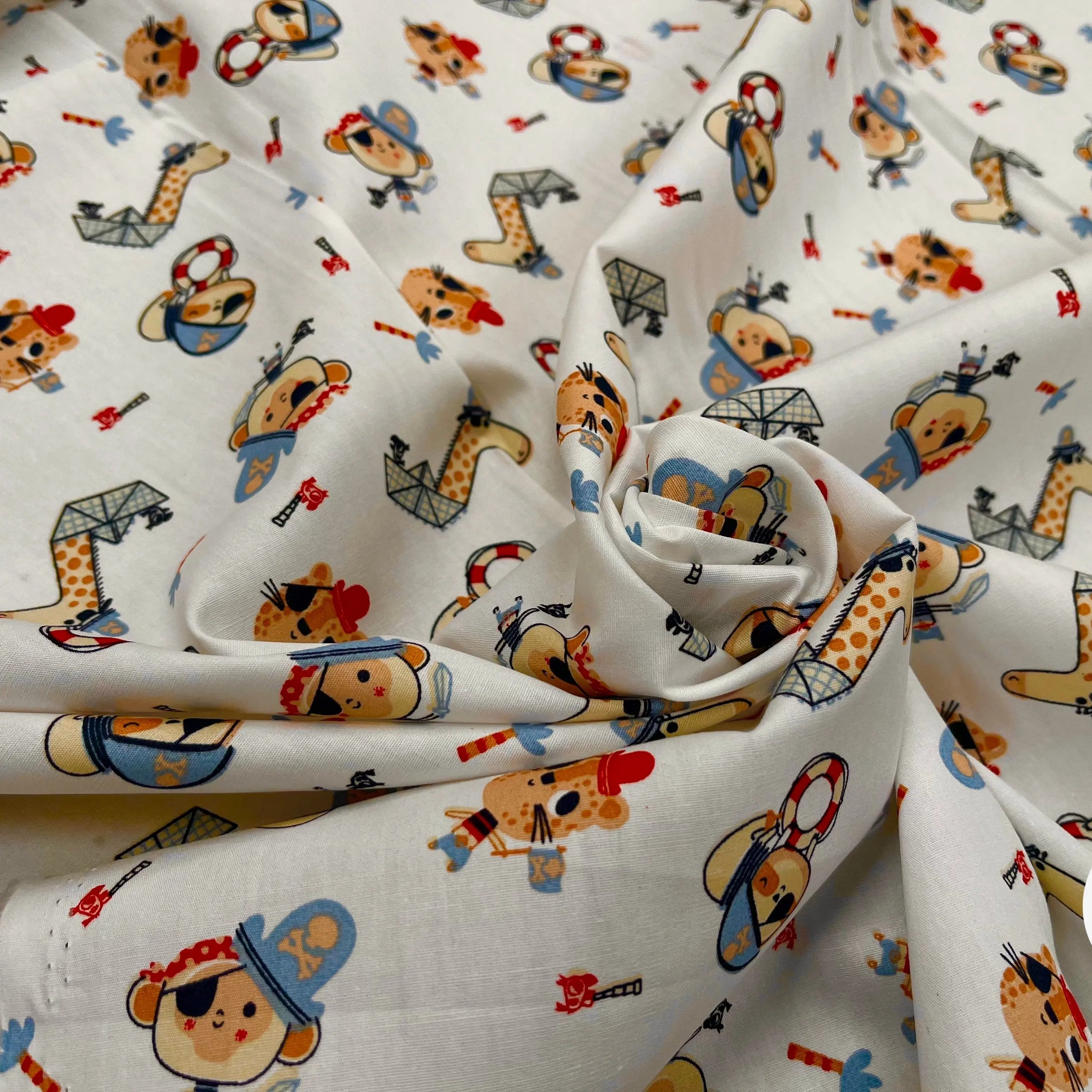 POPELINE DE COTON IMPRIMÉE LITTLE ONES PIRATES KID ECRU - My Little Coupon