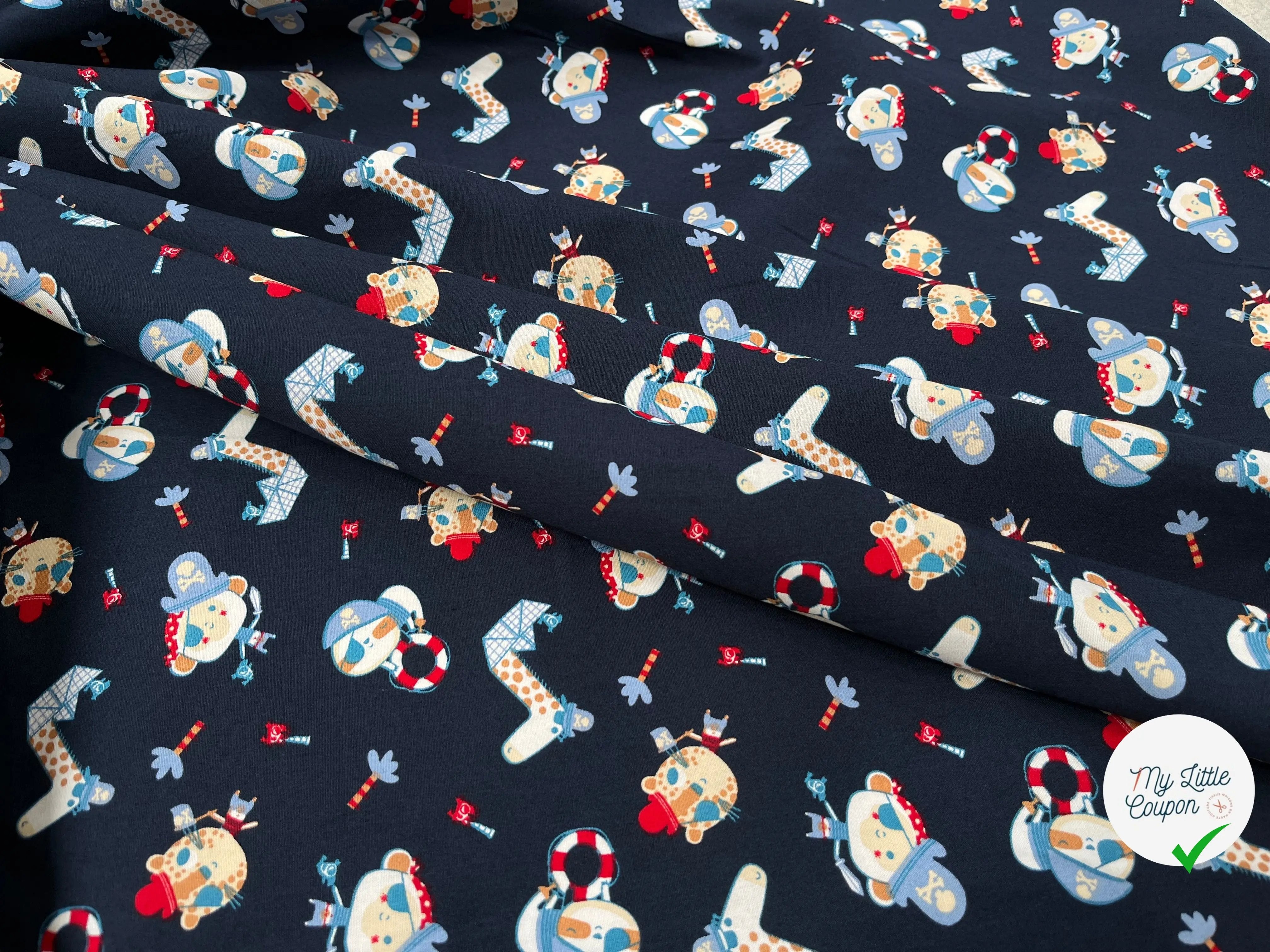 POPELINE DE COTON IMPRIMÉE LITTLE ONES PIRATES KID MARINE - My Little Coupon