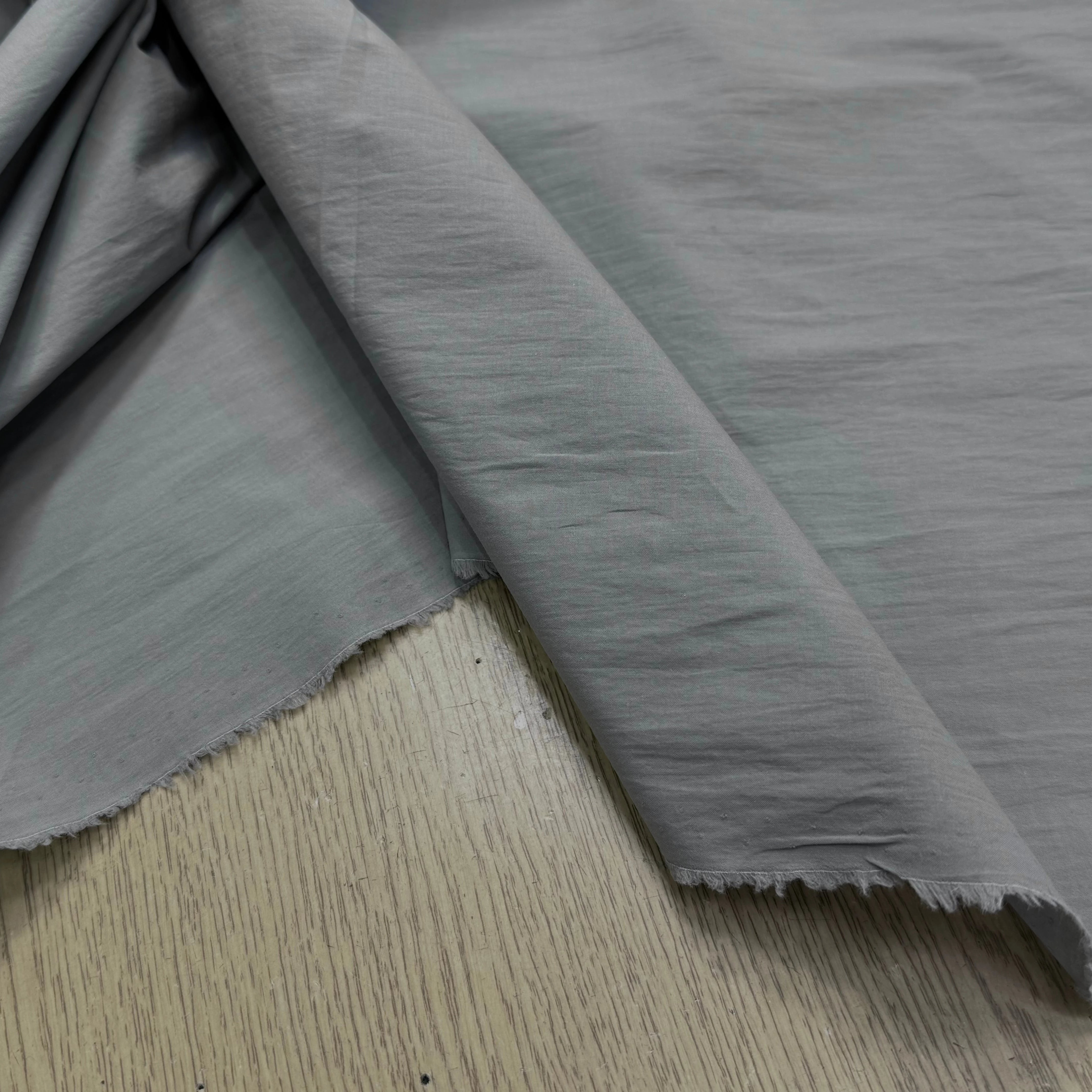 POPELINE DE COTON LÉGÈREMENT CRAQUANTE GRIS 100% CO - My Little Coupon