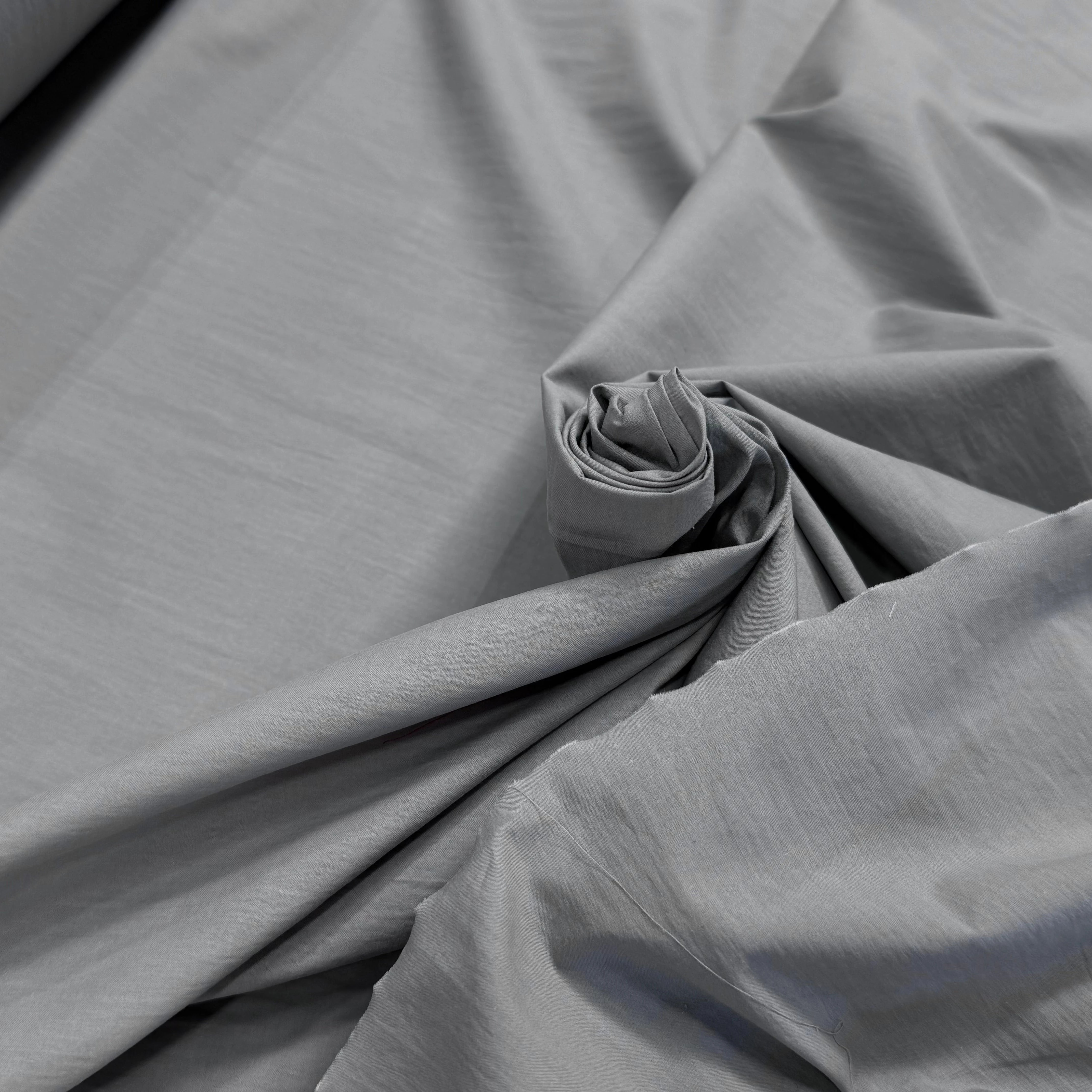 POPELINE DE COTON LÉGÈREMENT CRAQUANTE GRIS 100% CO - My Little Coupon